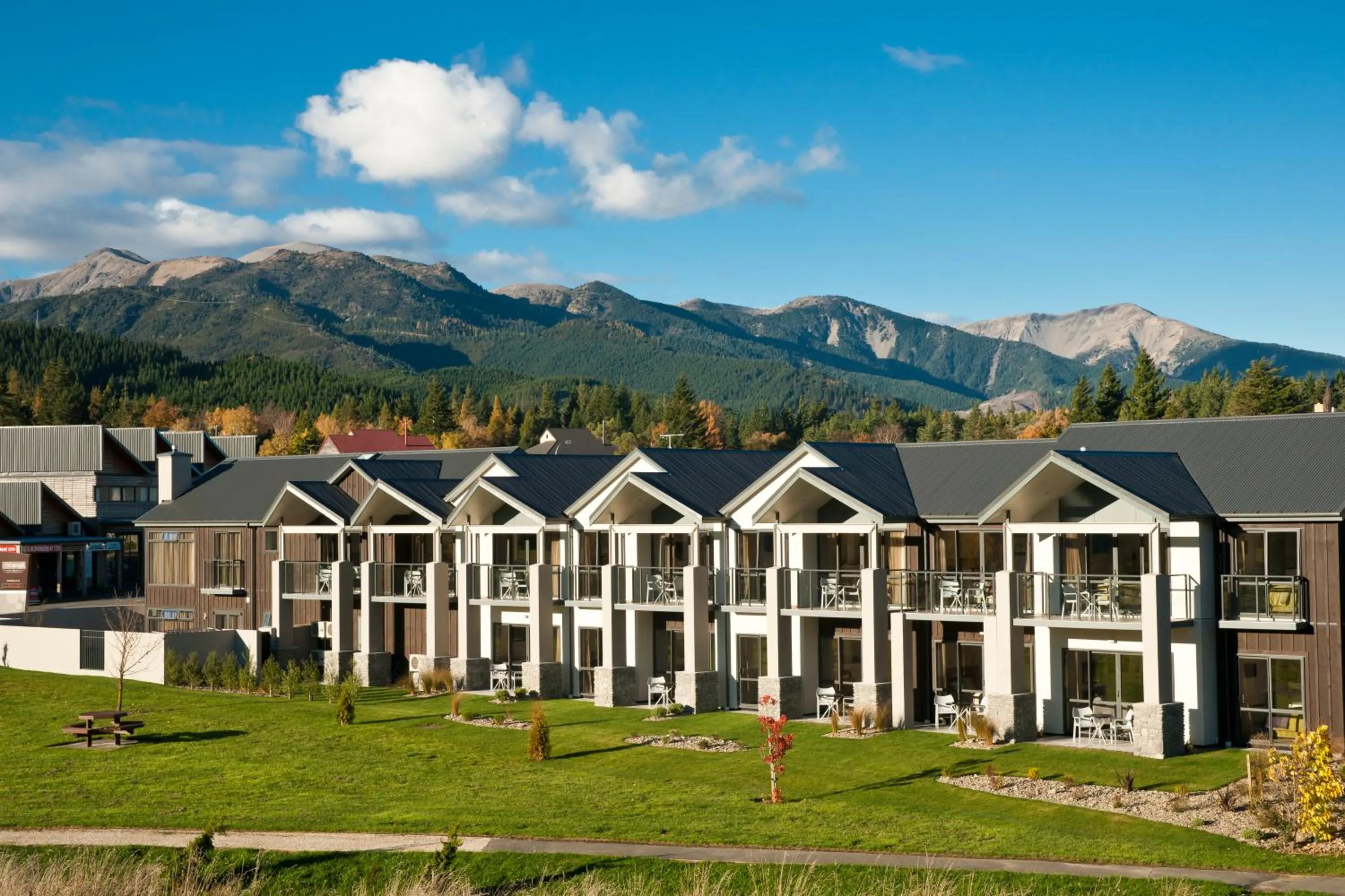 Facade/entrance in The St James Premium Accommodation