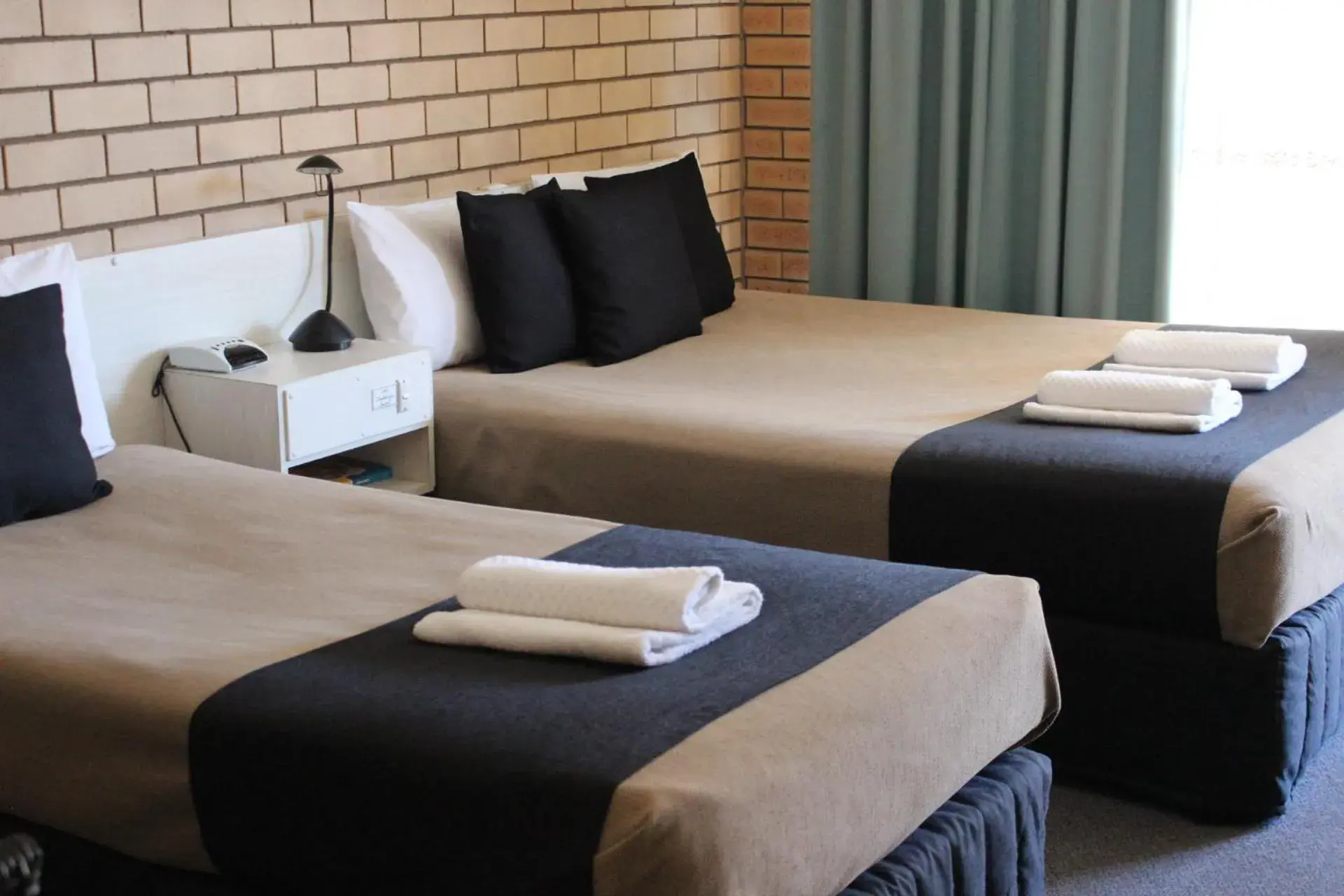 Standard Twin Room in Golden Harvest Motor Inn Moree Standard Twin Room in Golden Harvest Motor Inn Moree