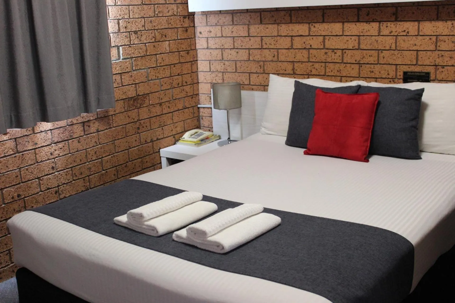 Bed in Golden Harvest Motor Inn Moree