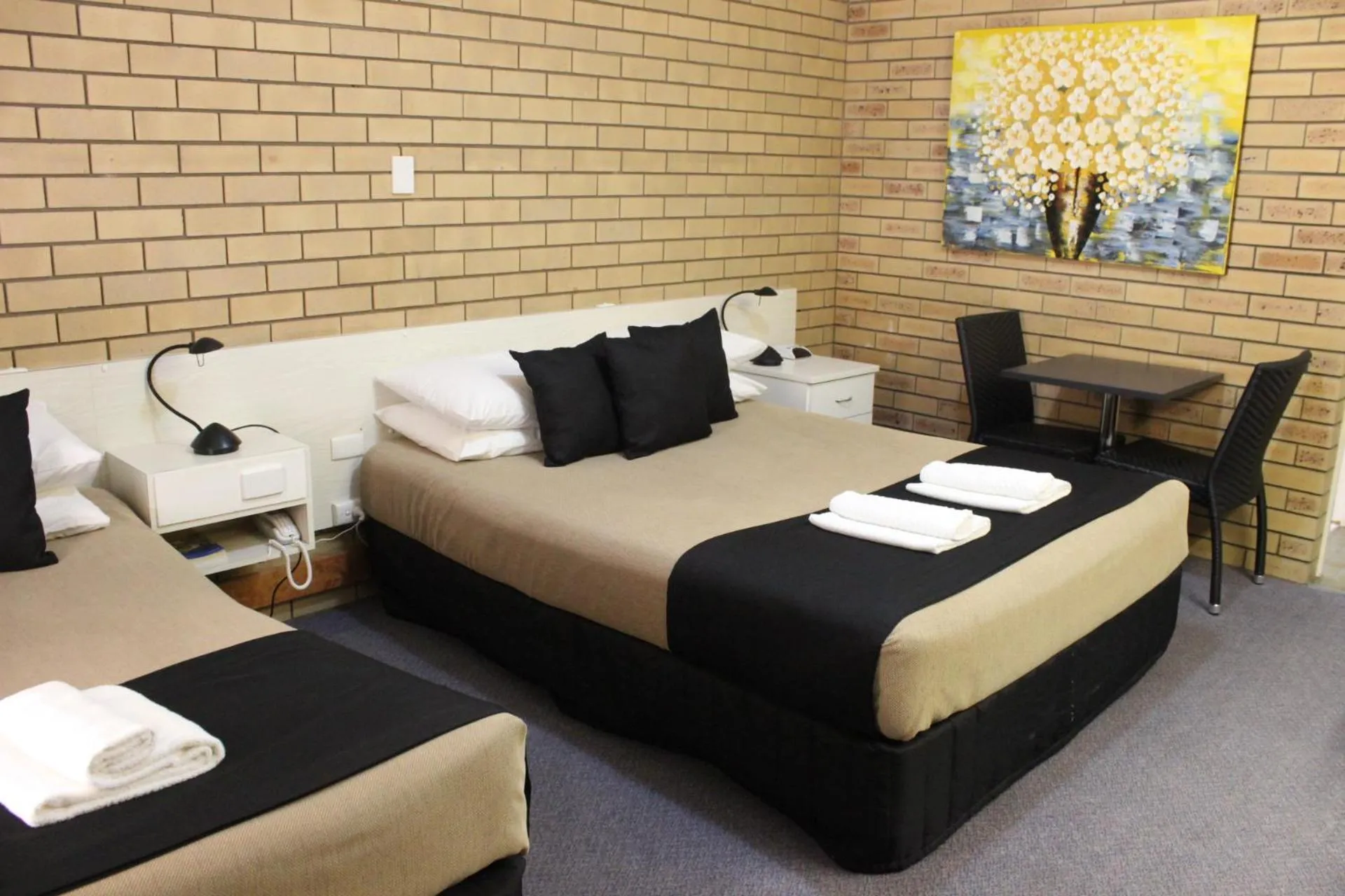 Bed in Golden Harvest Motor Inn Moree