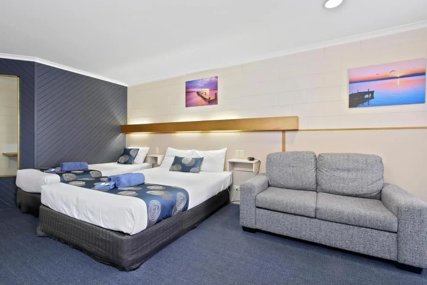 Deluxe Double or Twin Suite in Cunningham Shore Motel Deluxe Double or Twin Suite in Cunningham Shore Motel