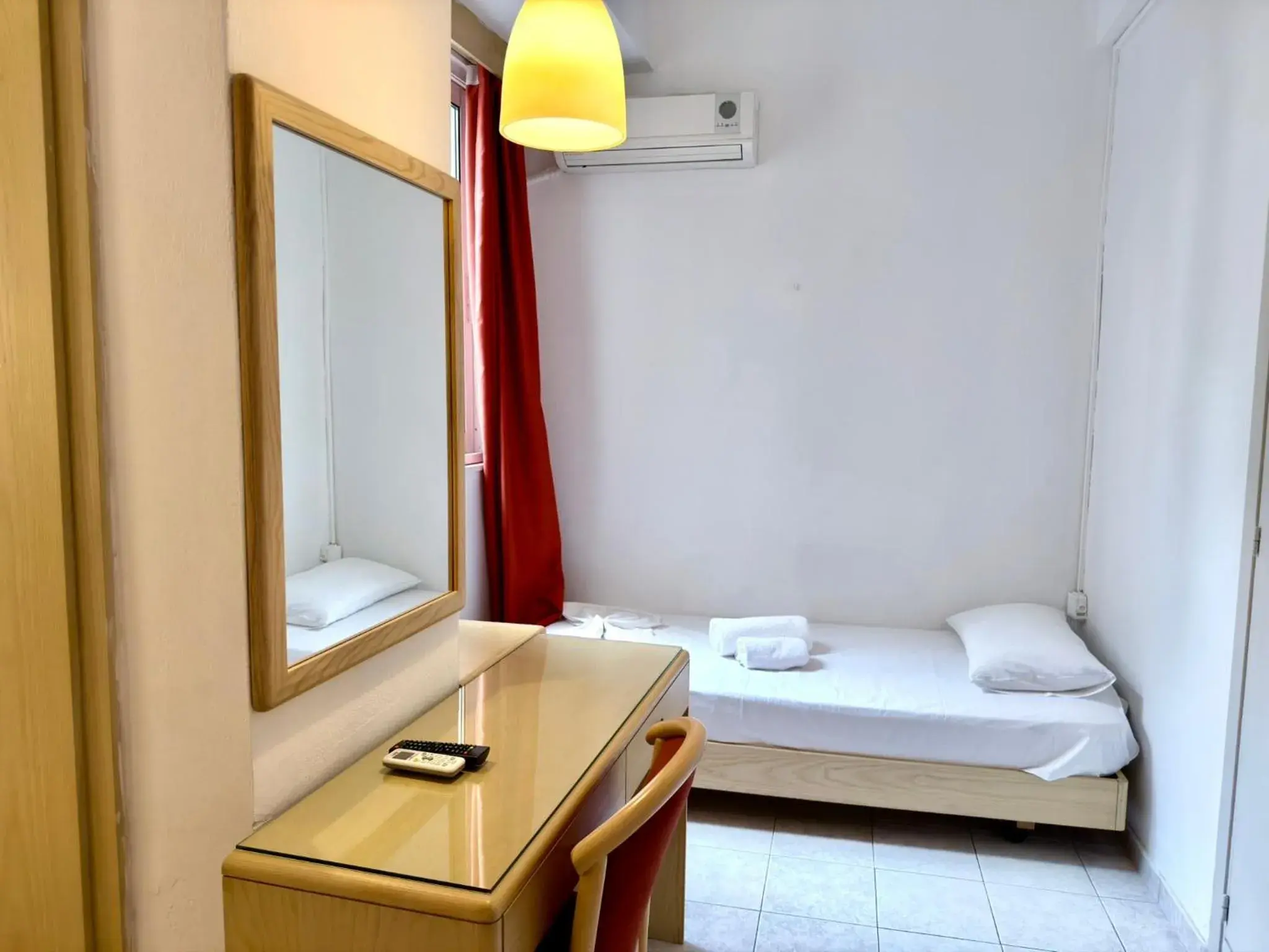 Bed in Savoy City Hotel Bed in Savoy City Hotel