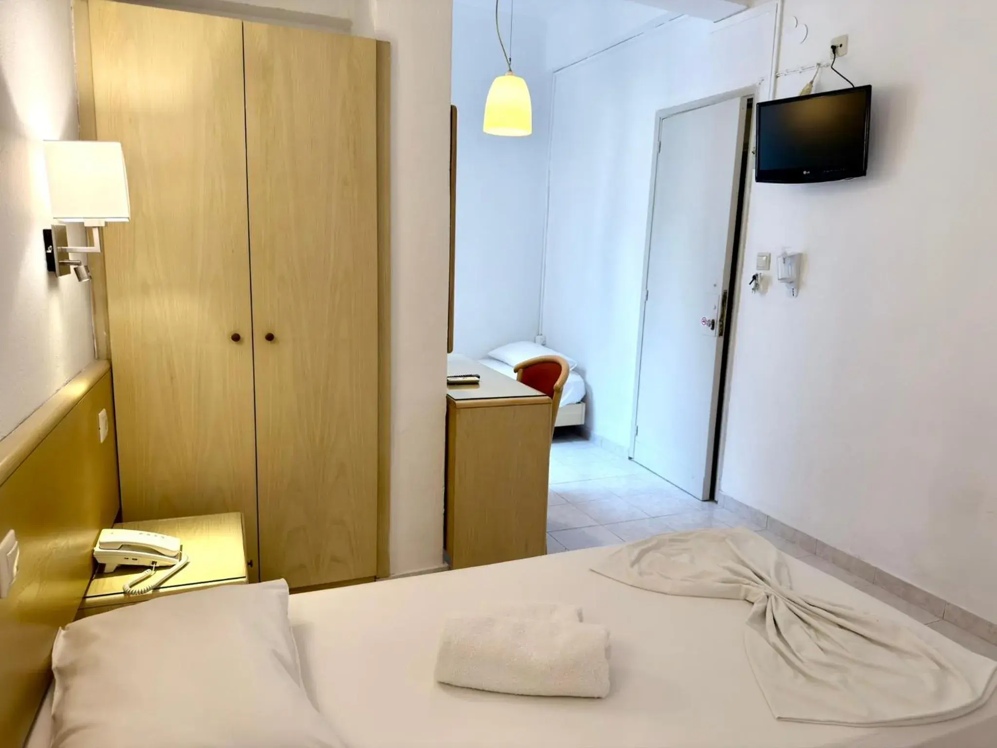 Bed in Savoy City Hotel Bed in Savoy City Hotel