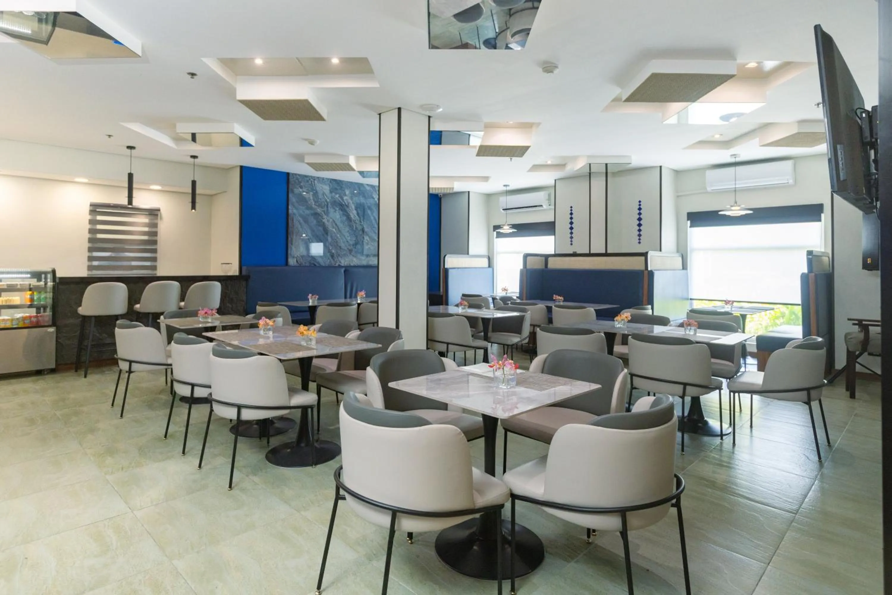 Restaurant/places to eat in Microtel by Wyndham General Santos