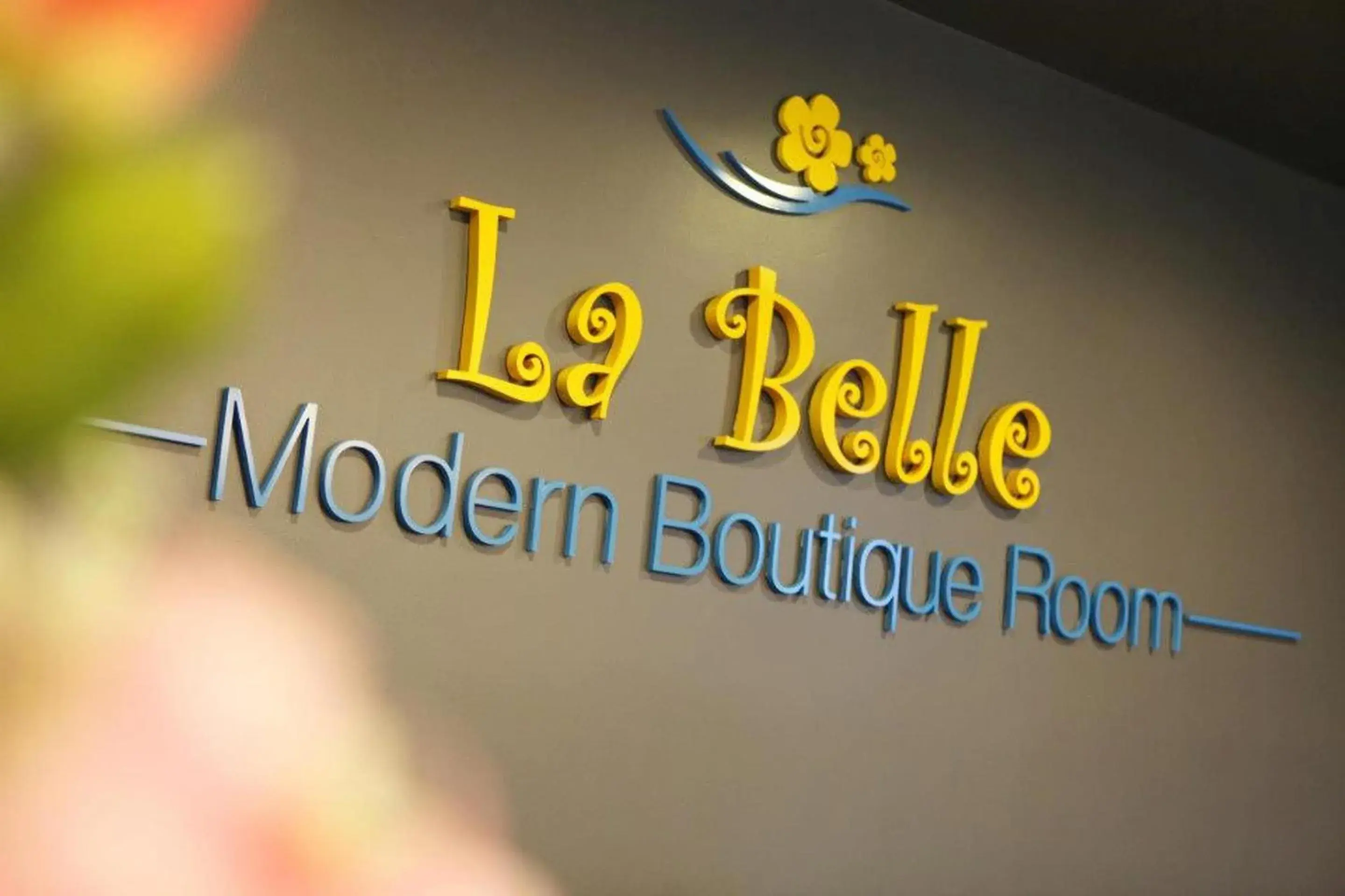 Property logo or sign in La Belle Property logo or sign in La Belle
