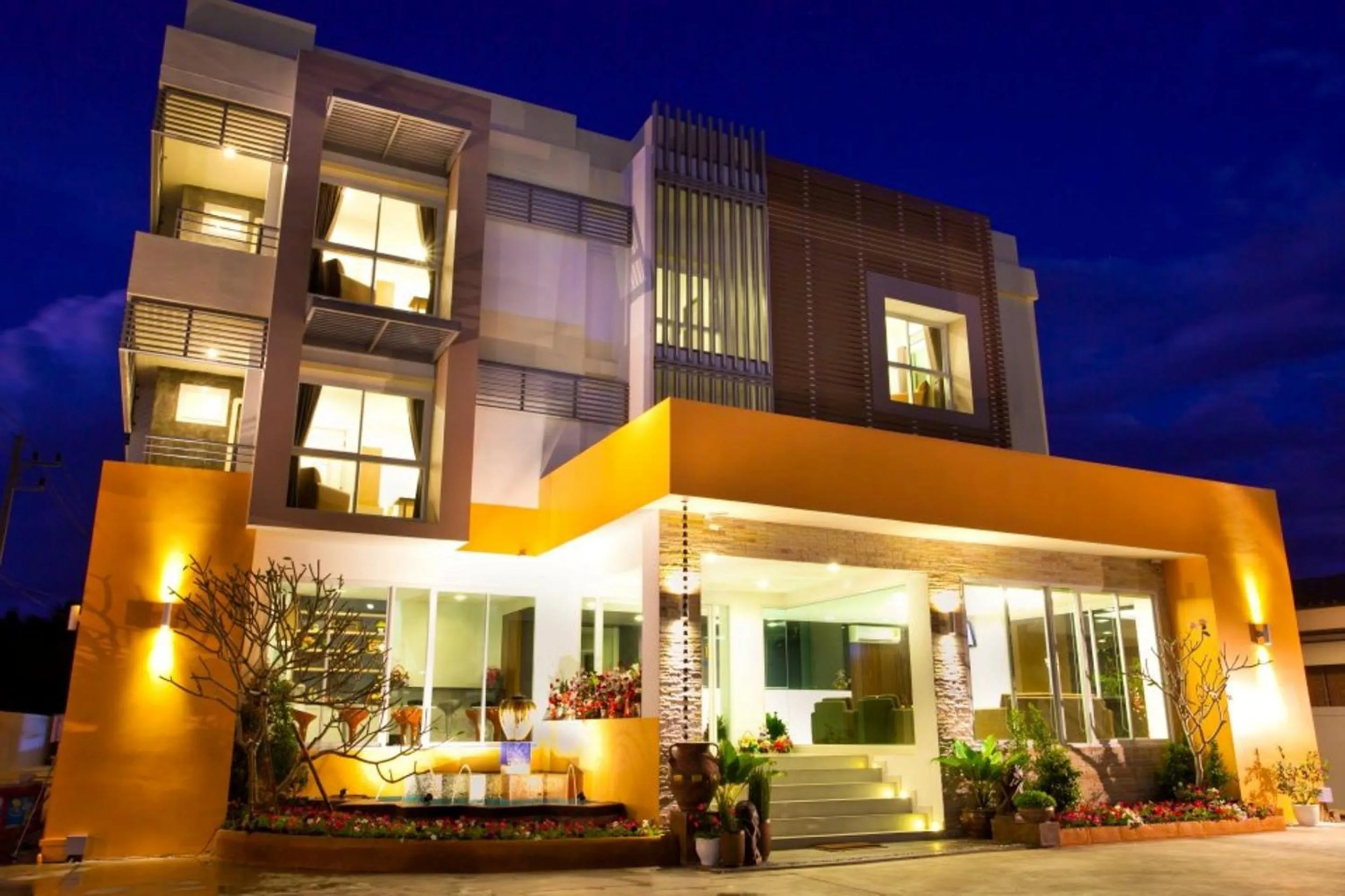 Property building in La Belle