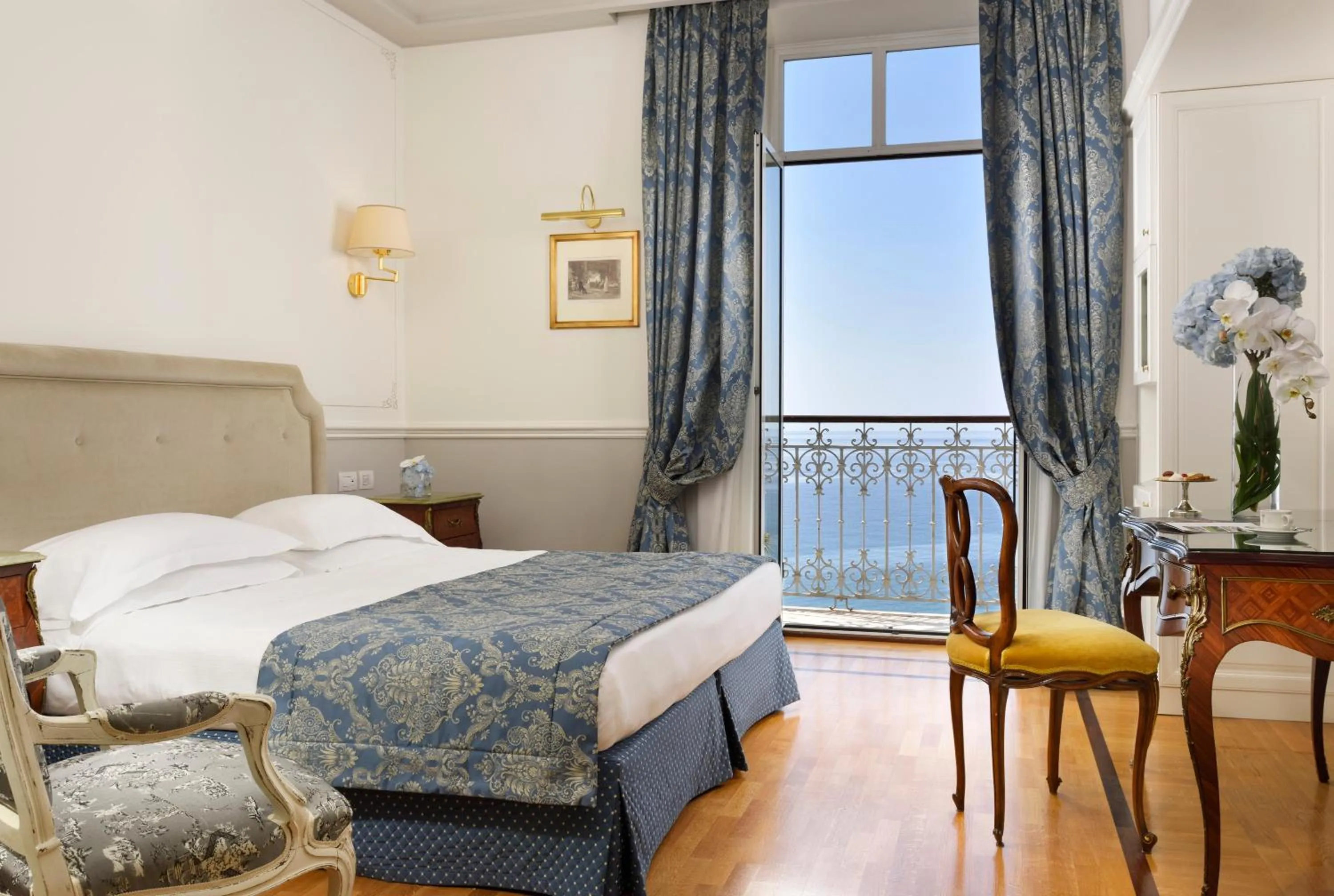 Bed in Royal Hotel Sanremo