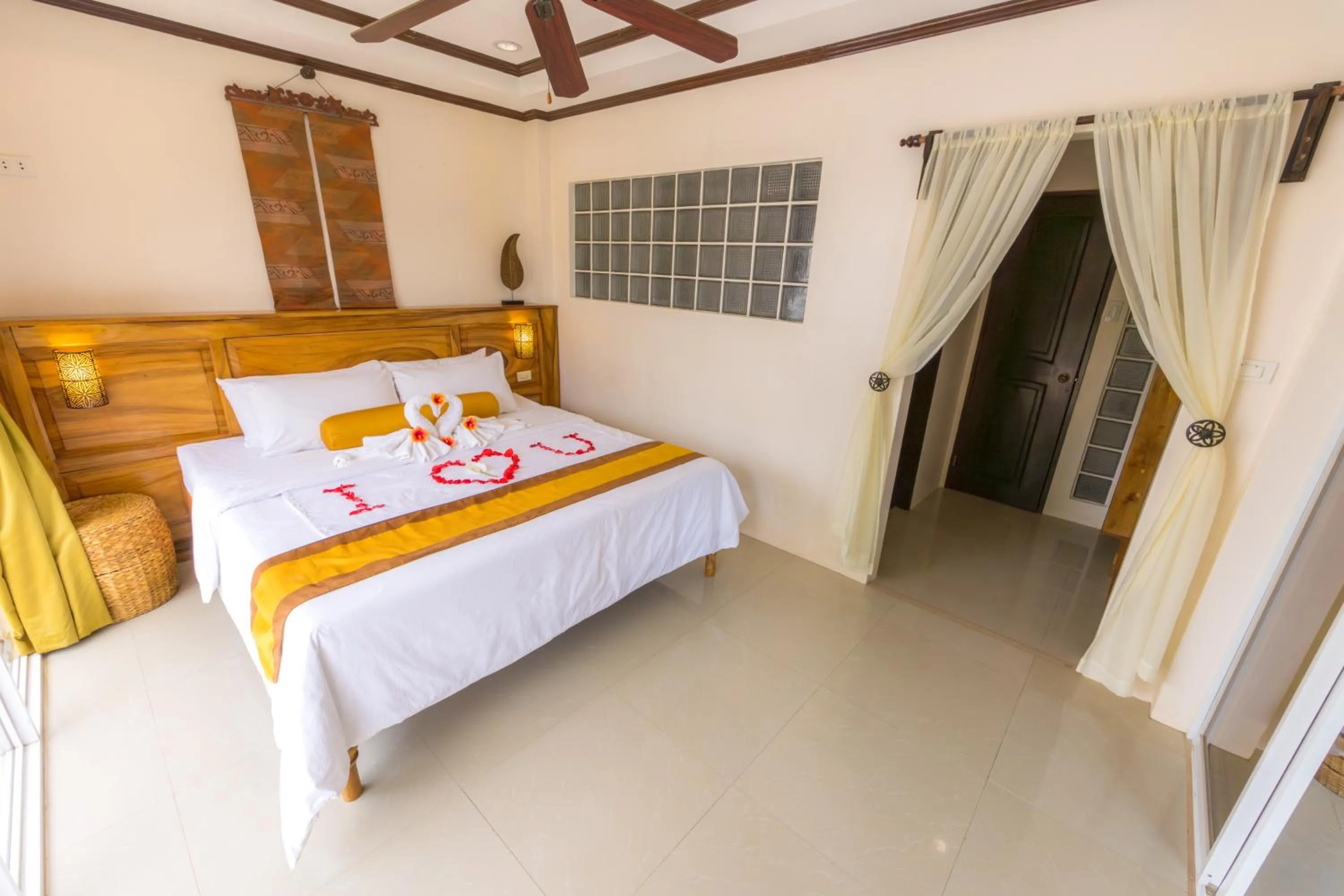 Bed in Palms Cove Resort