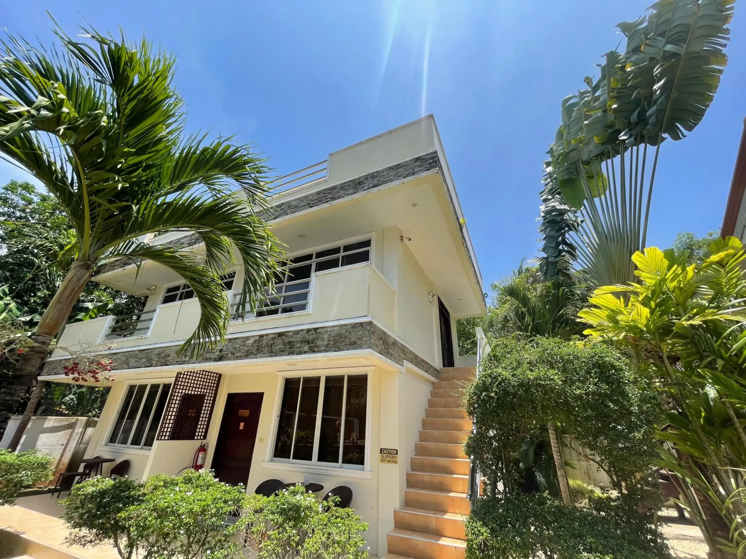 Property building in Palms Cove Resort Property building in Palms Cove Resort