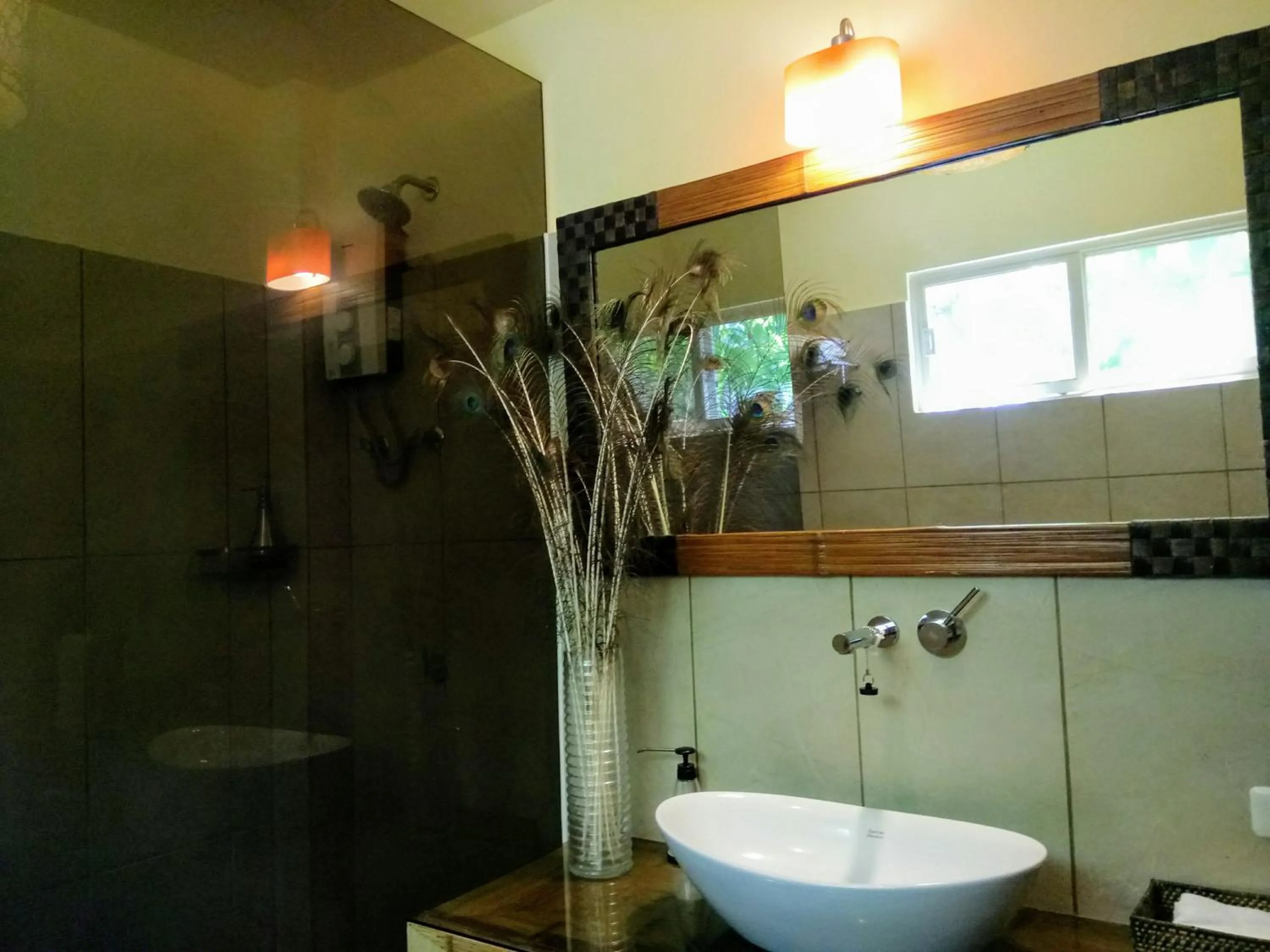 Shower in Angelina Beach Resort & Italian Restaurant Malapascua