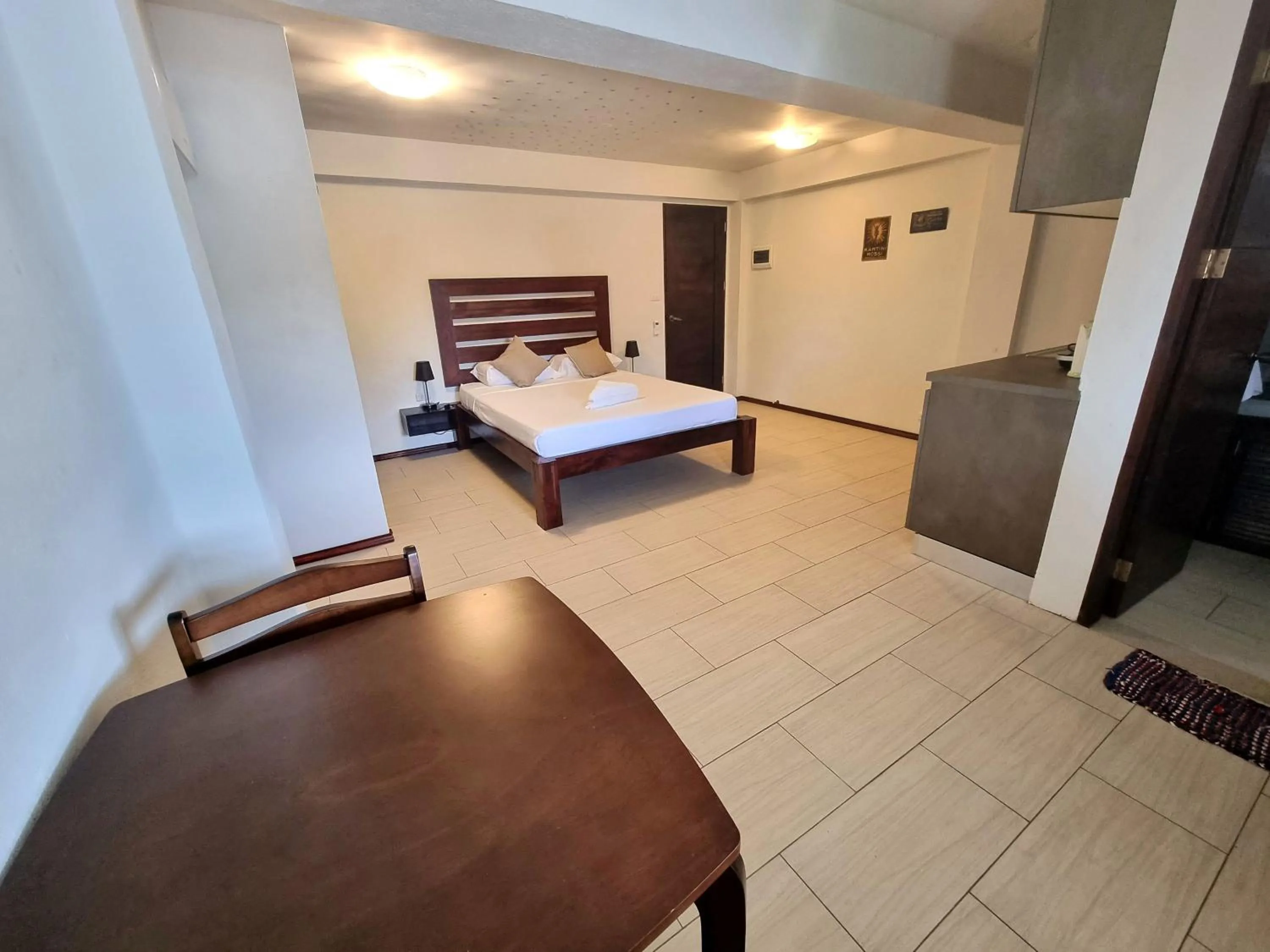 Bed in Angelina Beach Resort & Italian Restaurant Malapascua