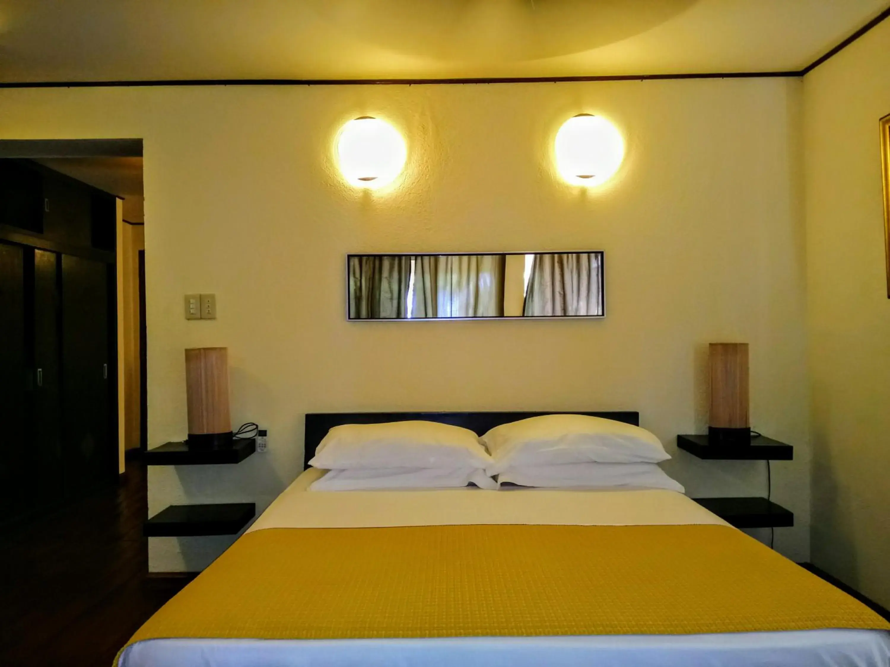 Bedroom, Bed in Angelina Beach Resort & Italian Restaurant Malapascua Bedroom, Bed in Angelina Beach Resort & Italian Restaurant Malapascua