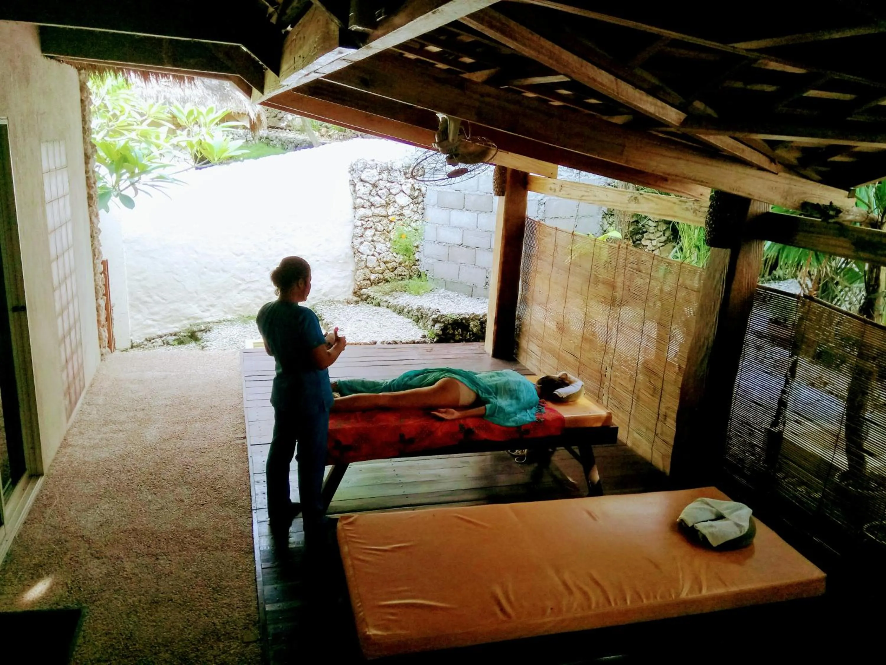 Massage in Angelina Beach Resort & Italian Restaurant Malapascua