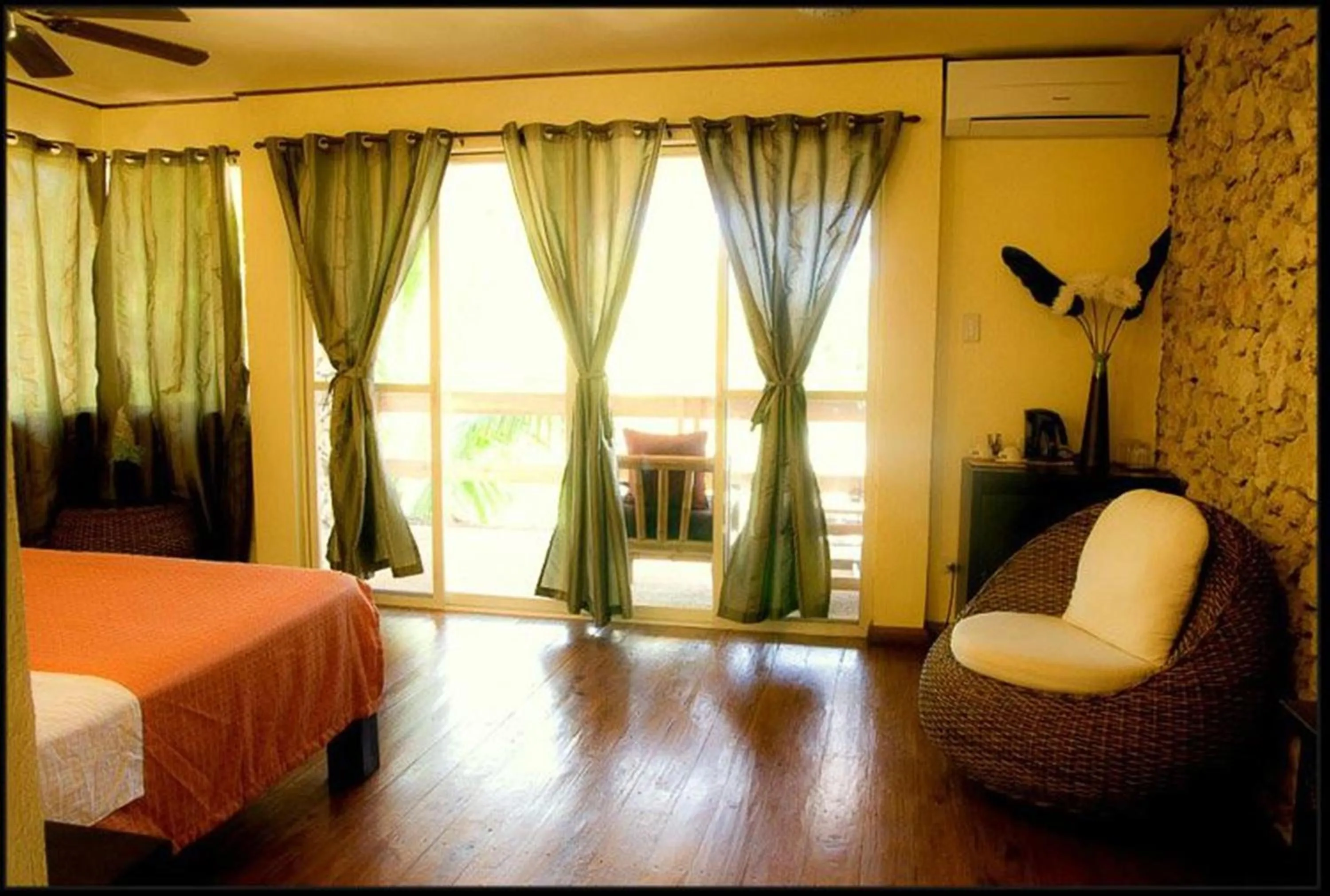 Coffee/tea facilities, Bed in Angelina Beach Resort & Italian Restaurant Malapascua