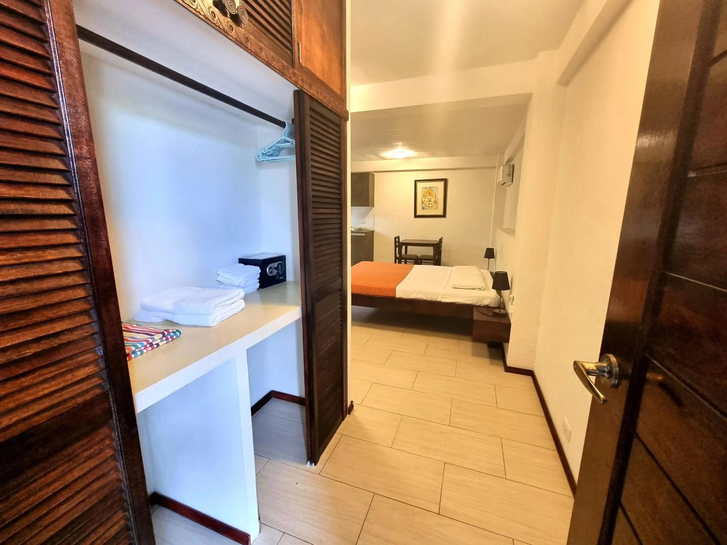 Bed in Angelina Beach Resort & Italian Restaurant Malapascua