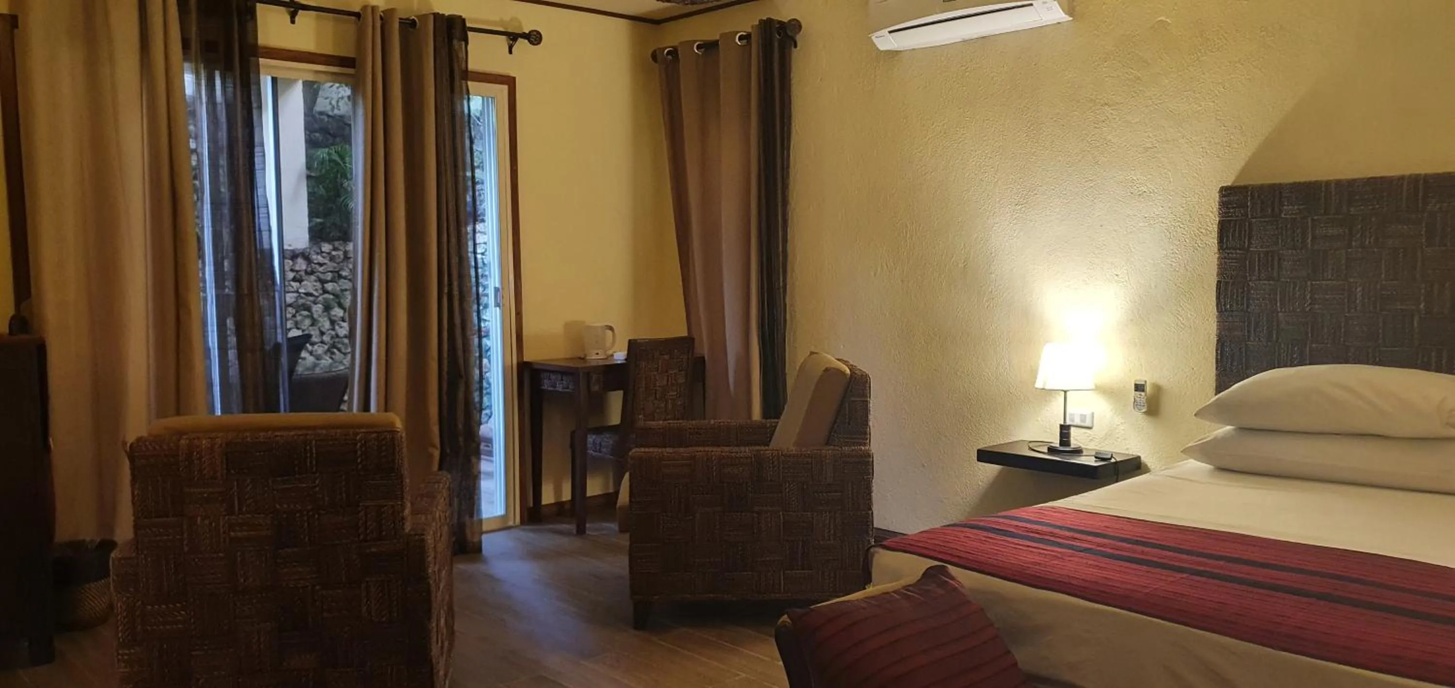 Bedroom, Bed in Angelina Beach Resort & Italian Restaurant Malapascua