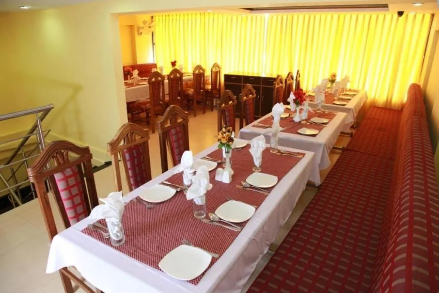 Restaurant/places to eat in Saiesh International Hotel