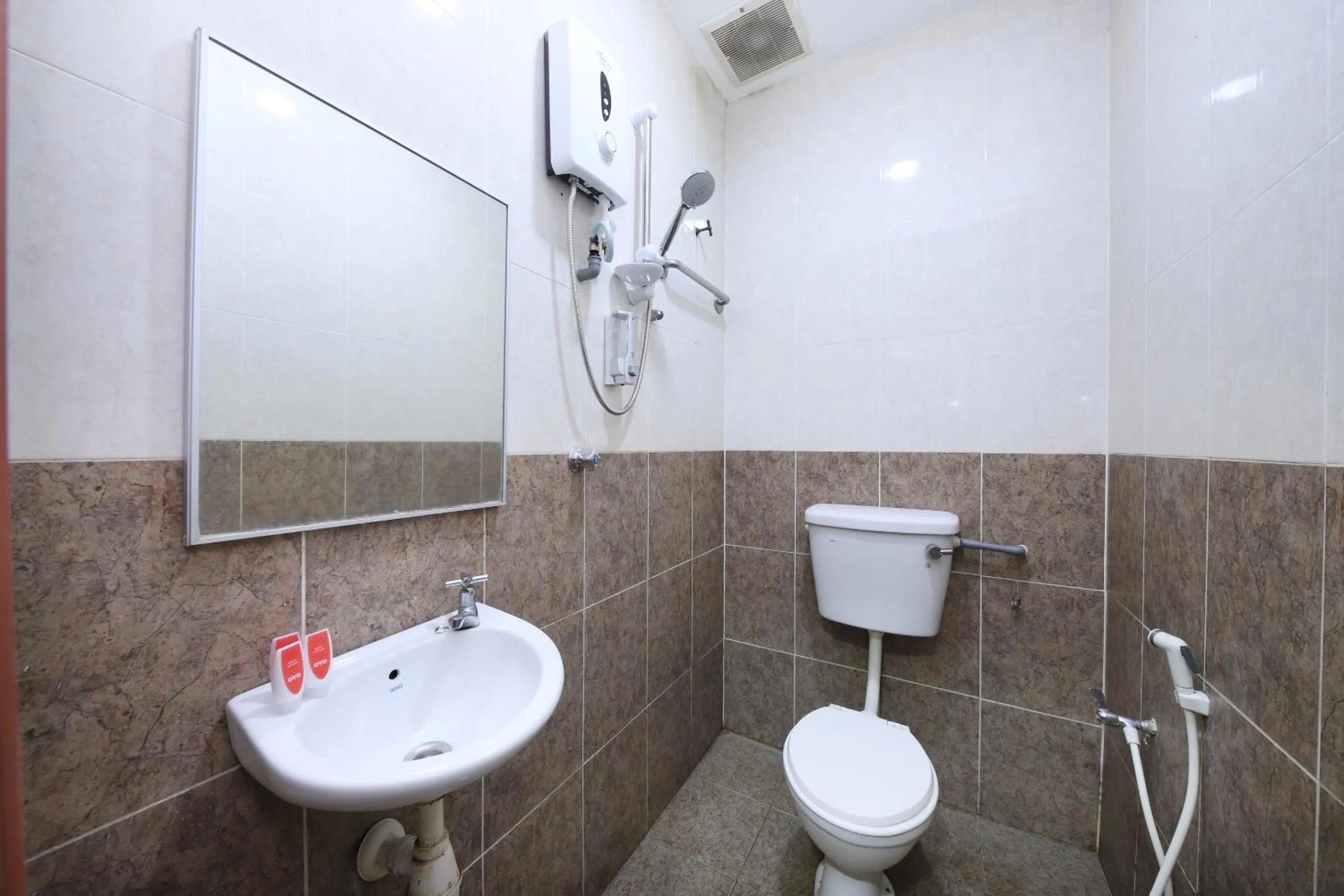 Bathroom in OYO 805 Hotel Run Star