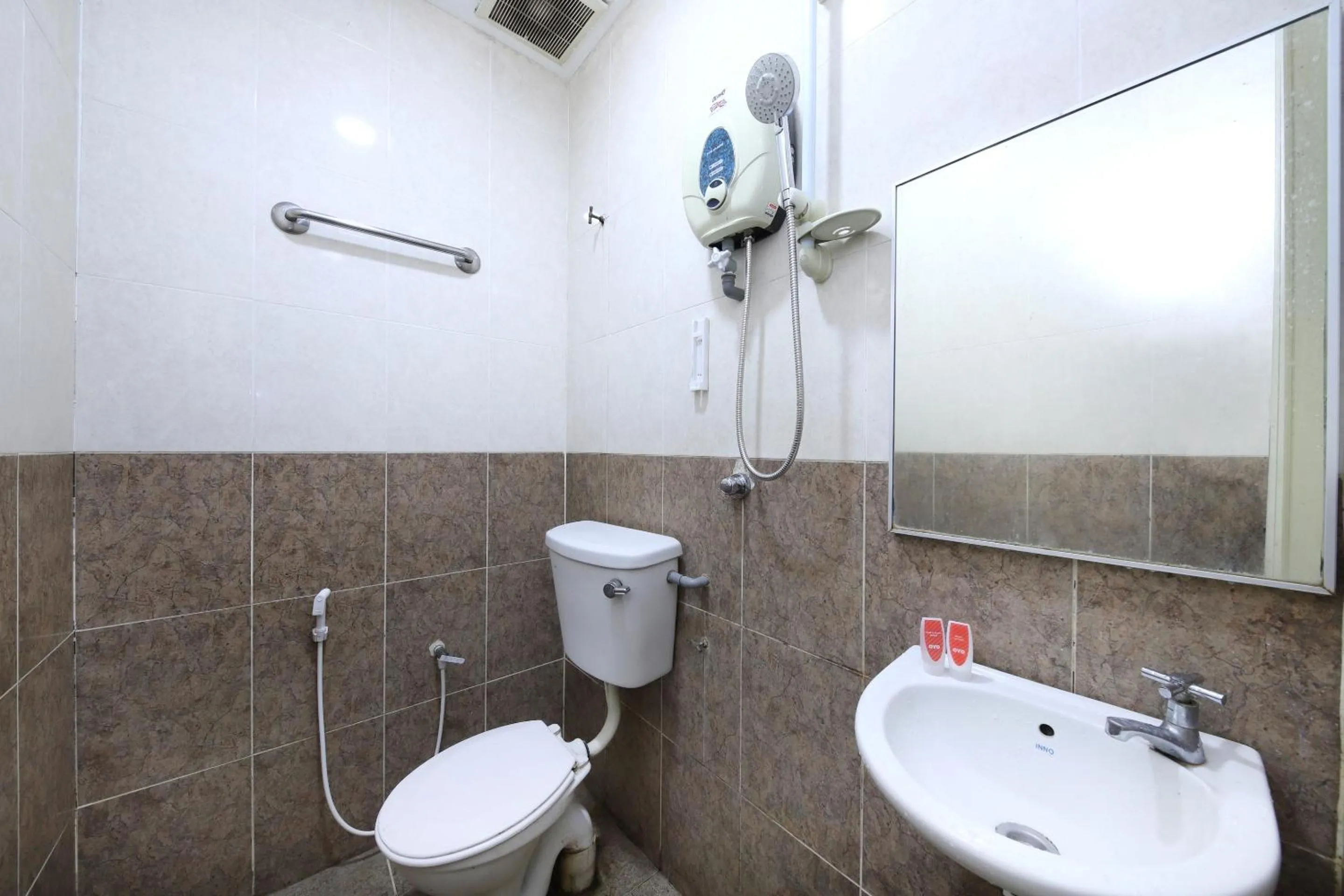 Bathroom in OYO 805 Hotel Run Star