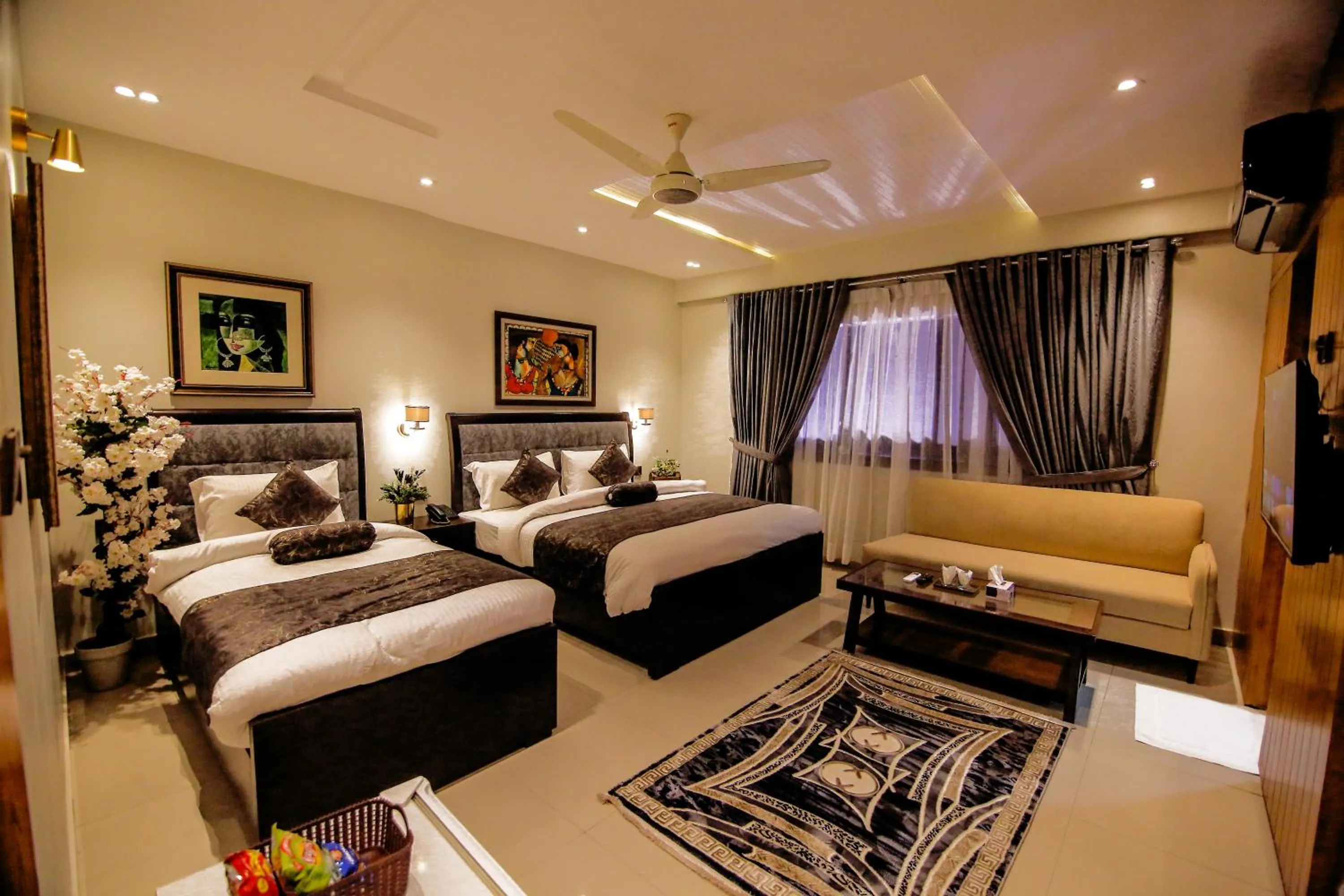 Photo of the whole room, Bed in Premier Inn Gulberg Lahore