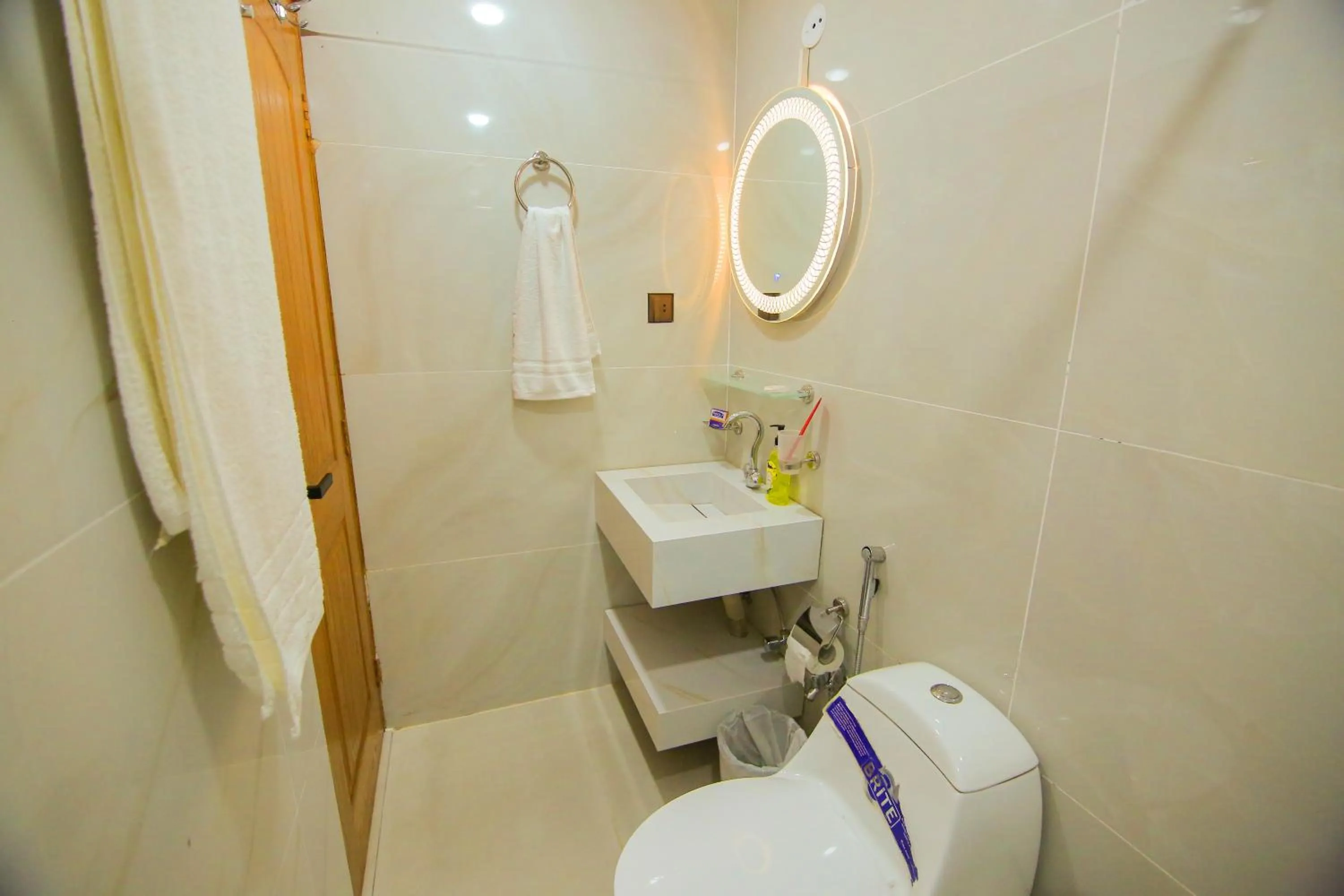 Toilet in Premier Inn Gulberg Lahore
