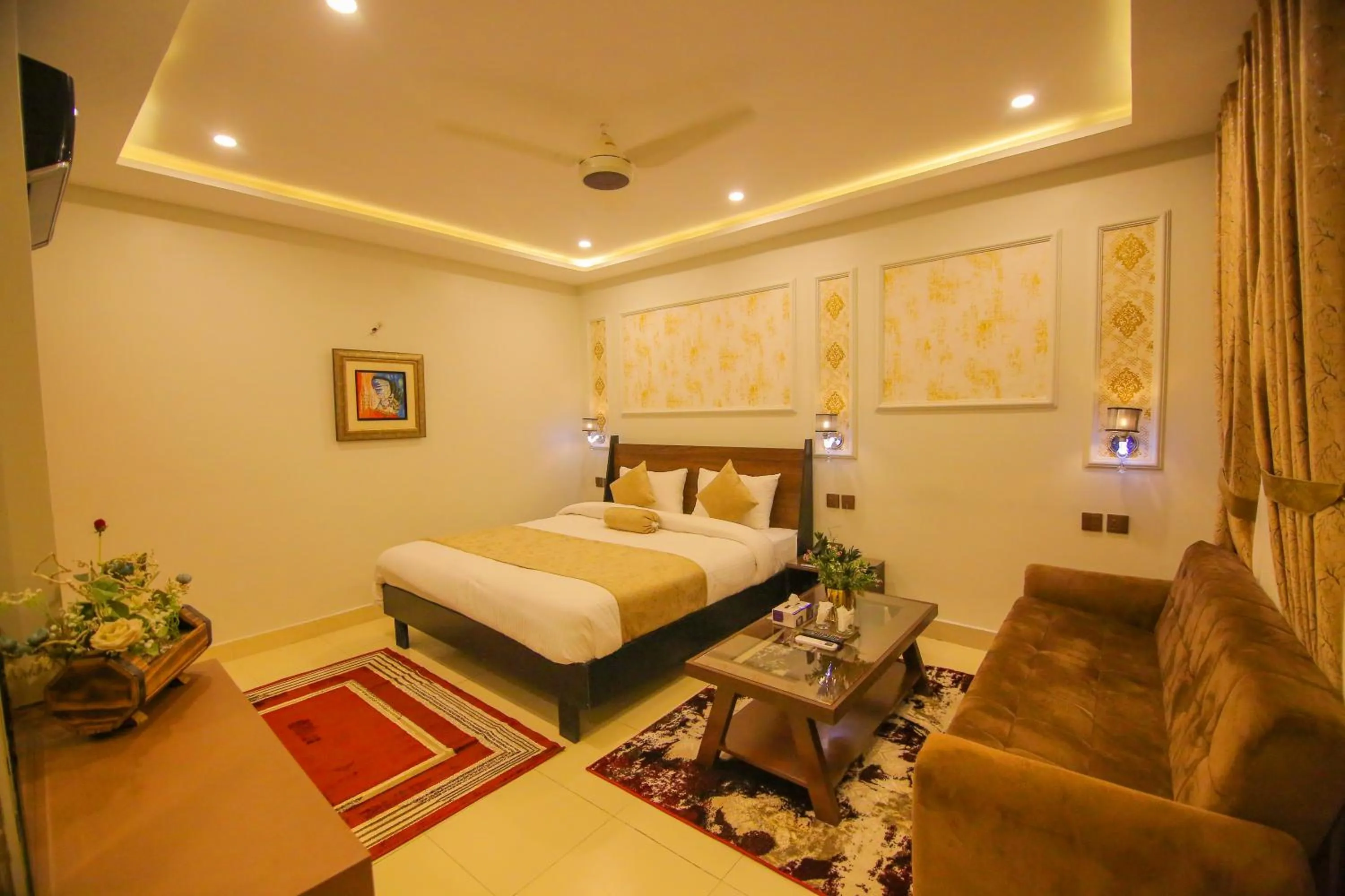 Living room, Bed in Premier Inn Gulberg Lahore