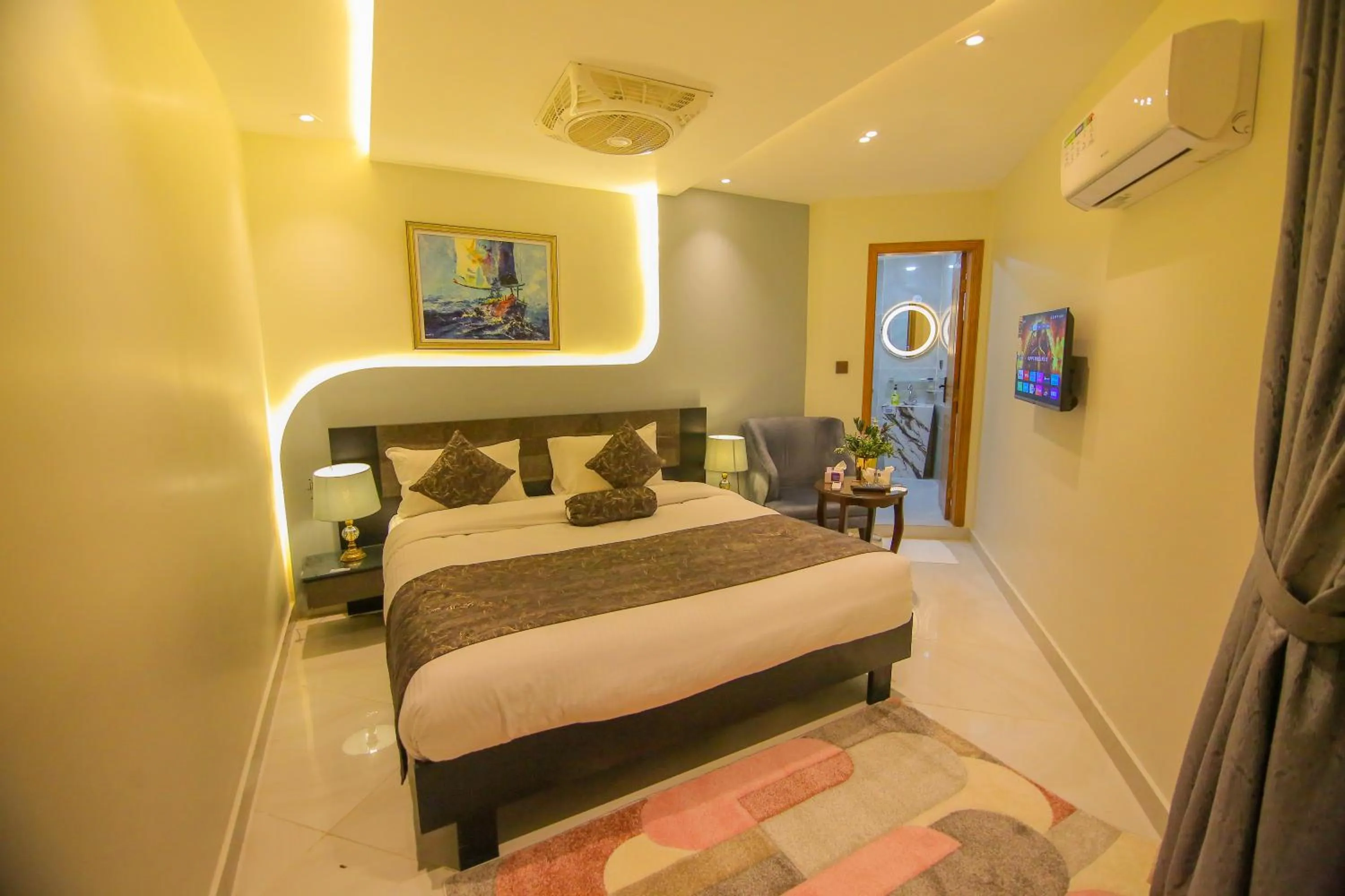 Photo of the whole room, Bed in Premier Inn Gulberg Lahore