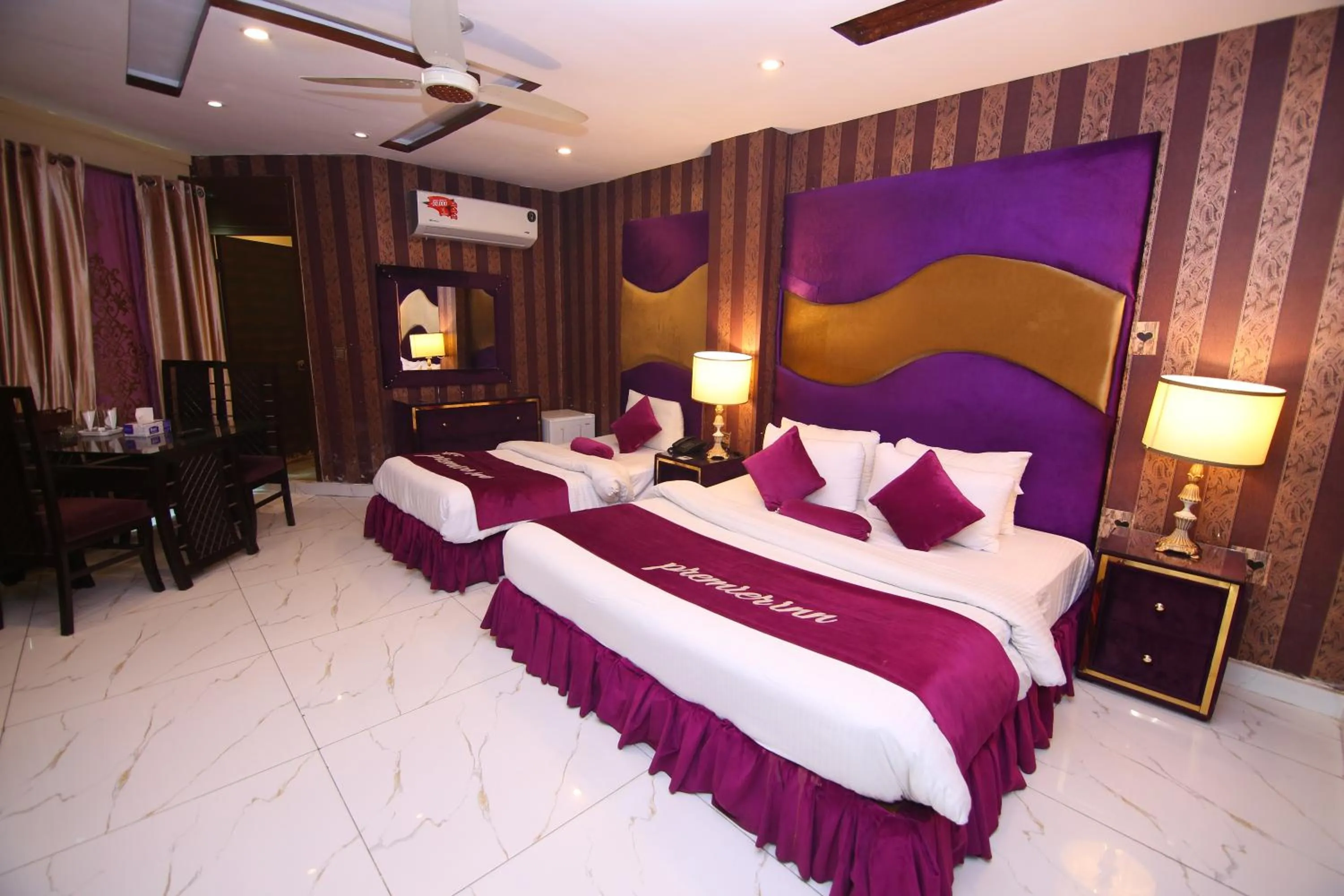 Property building, Bed in Premier Inn Gulberg Lahore