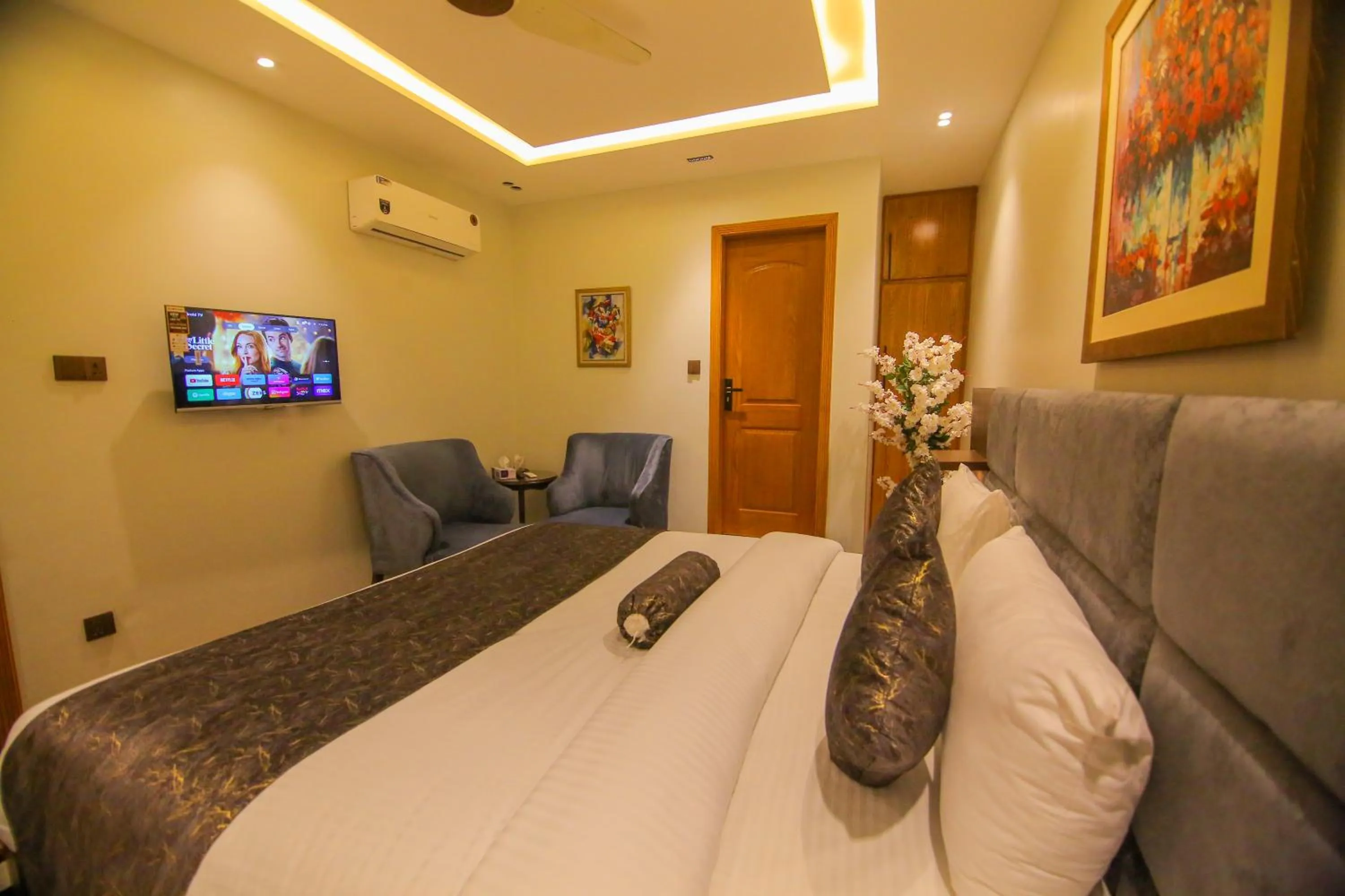 Photo of the whole room in Premier Inn Gulberg Lahore