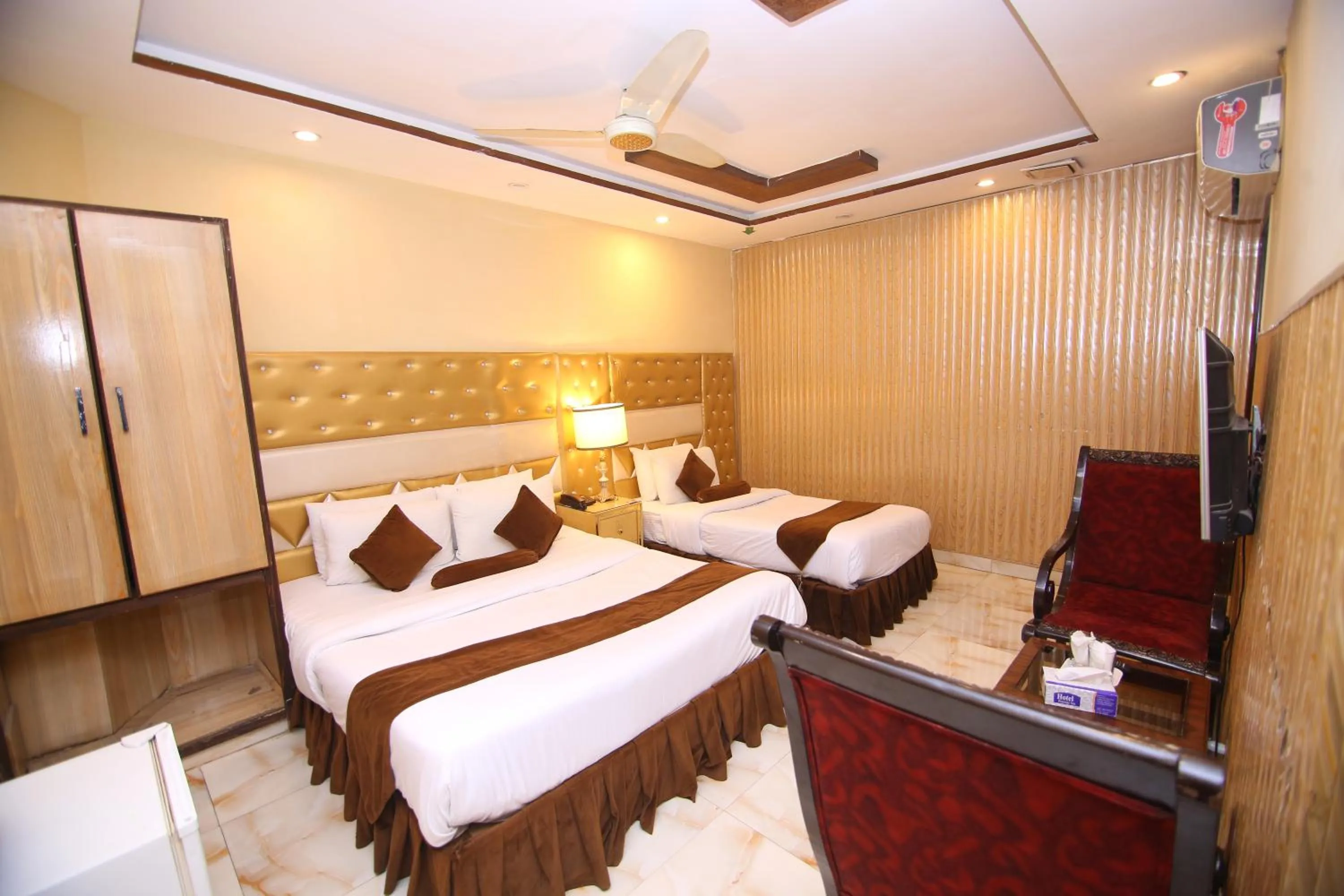 Property building, Bed in Premier Inn Gulberg Lahore