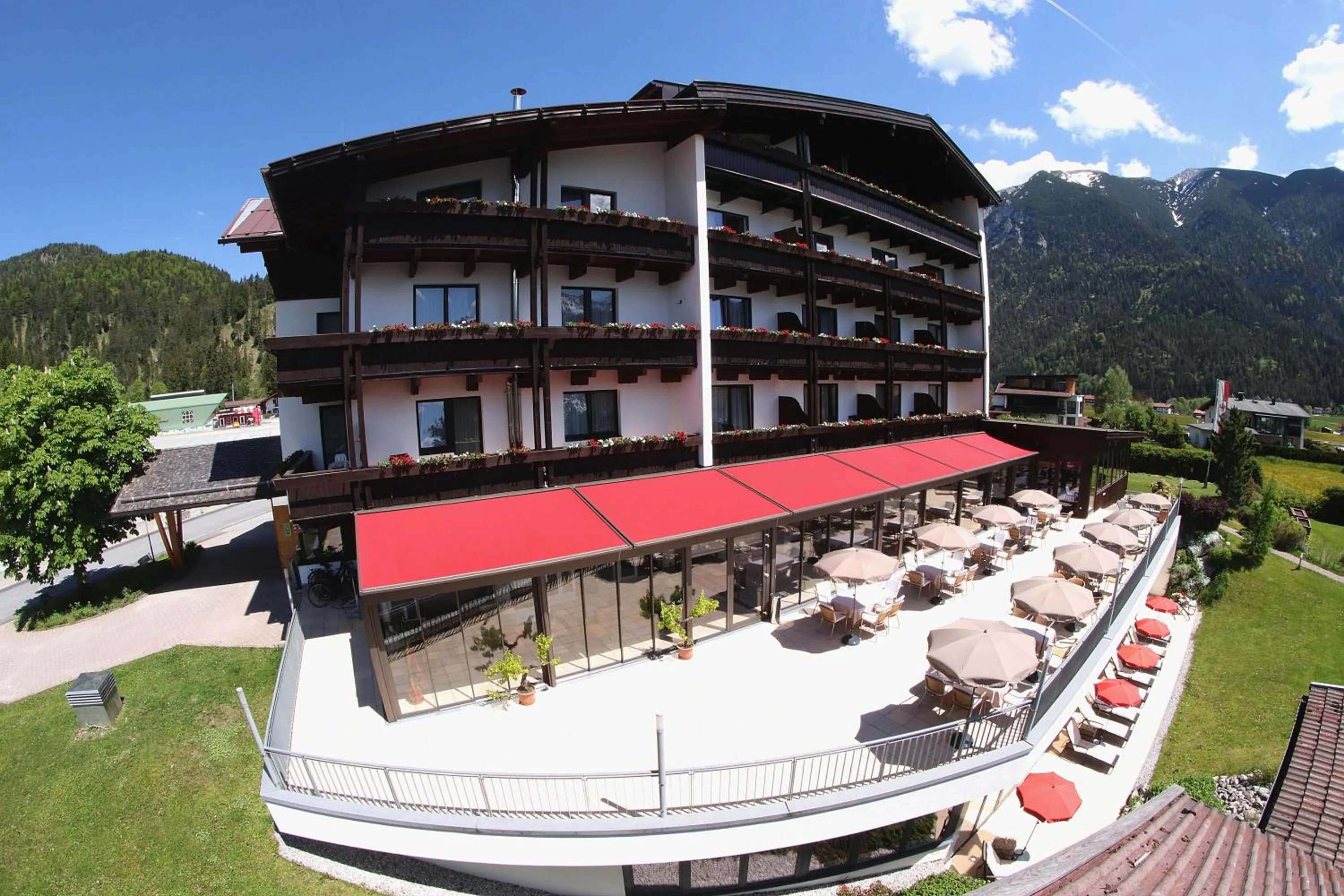 Property building in Hotel Achentalerhof