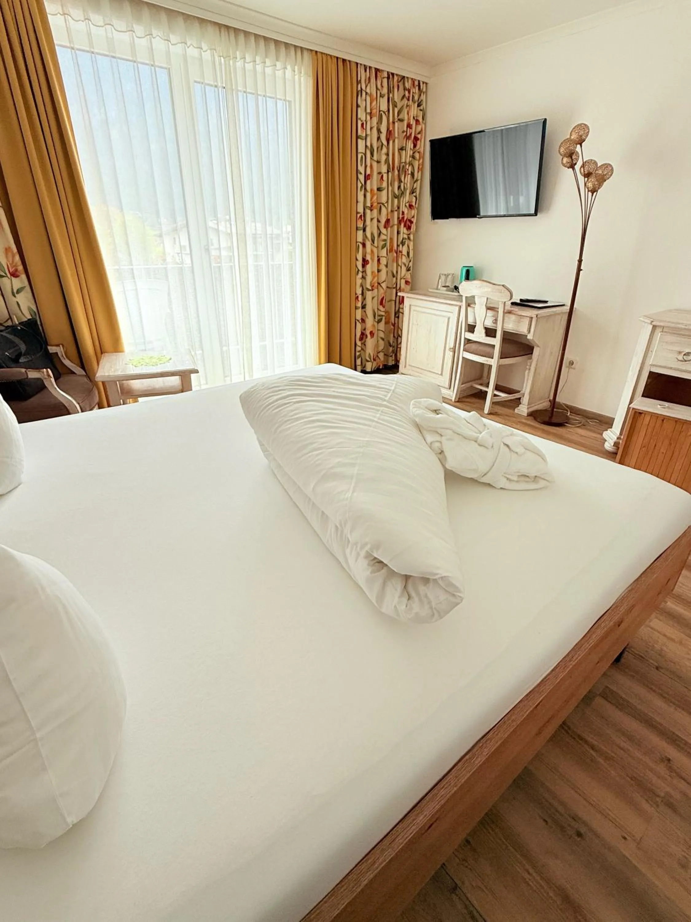 Bed in Hotel Achentalerhof