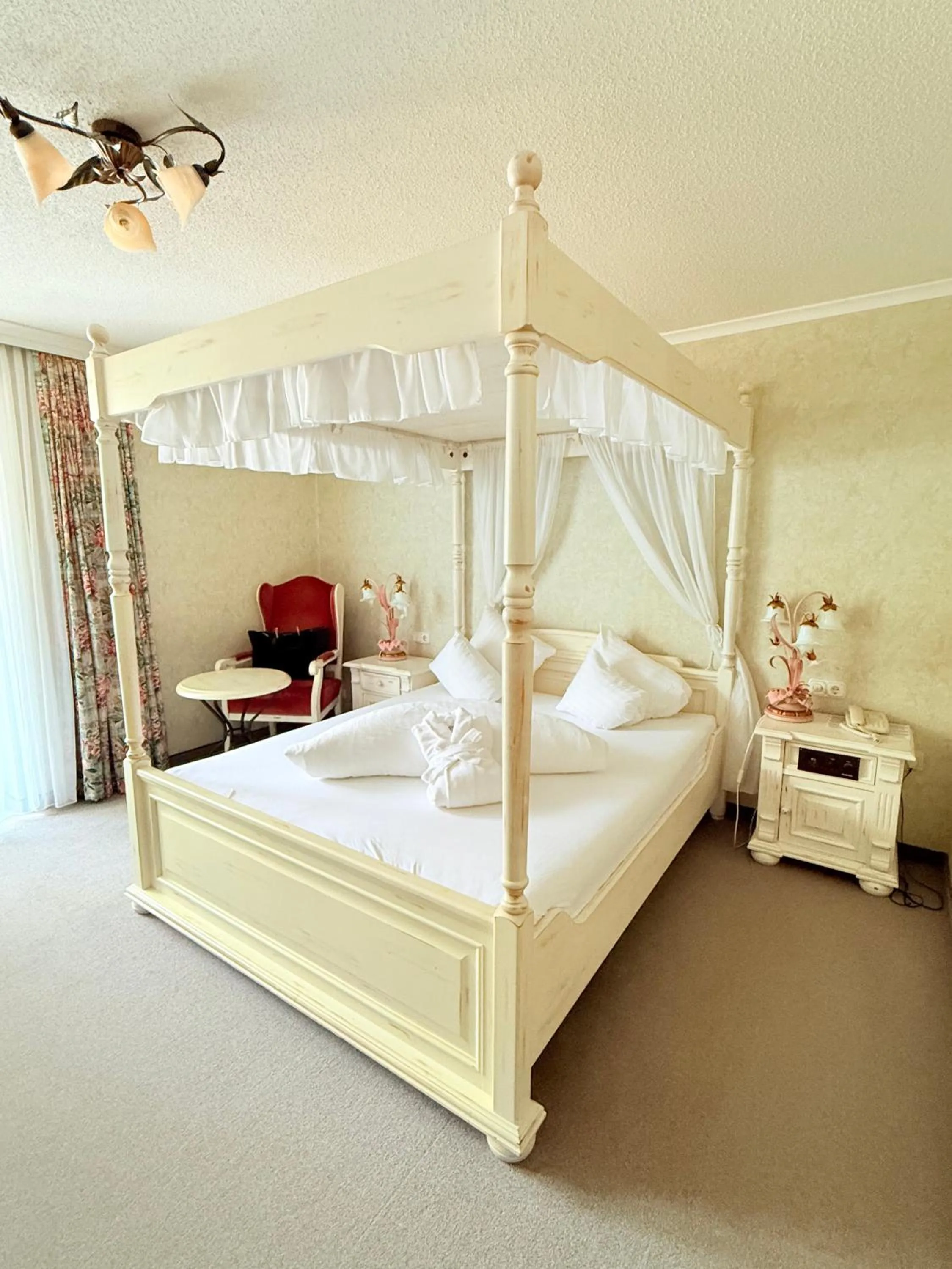 Bed in Hotel Achentalerhof