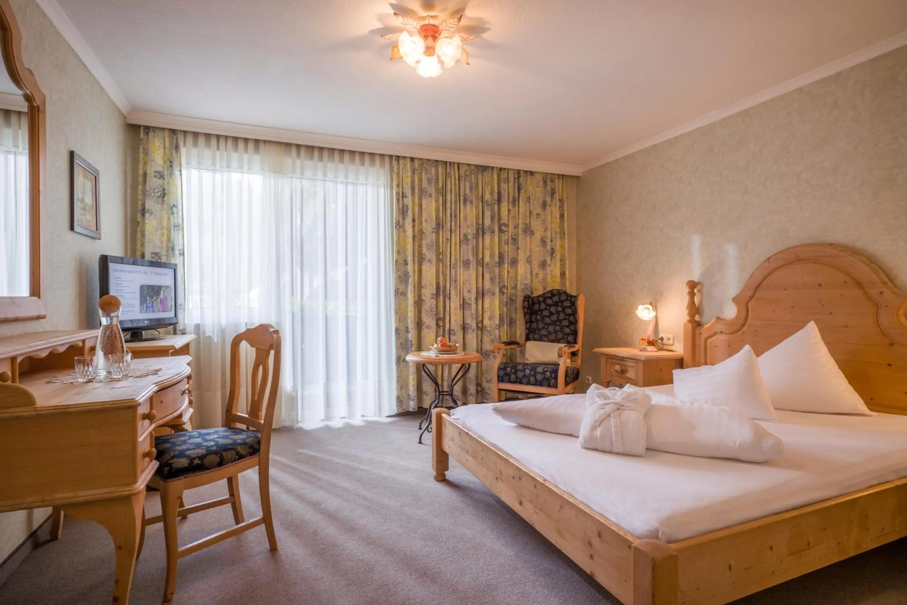 Bedroom, Bed in Hotel Achentalerhof