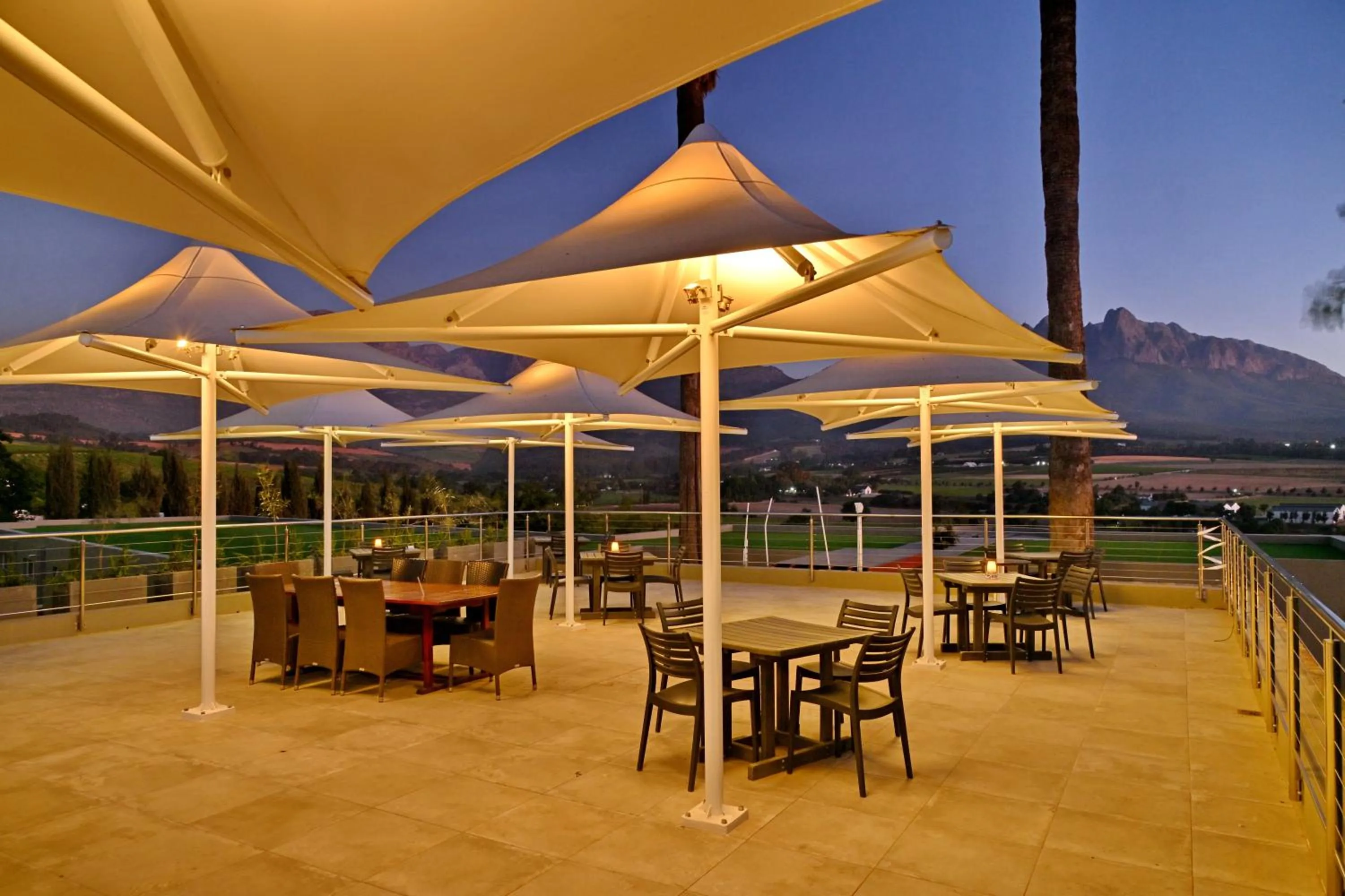 Restaurant/places to eat in Val Du Charron Wine & Leisure Estate