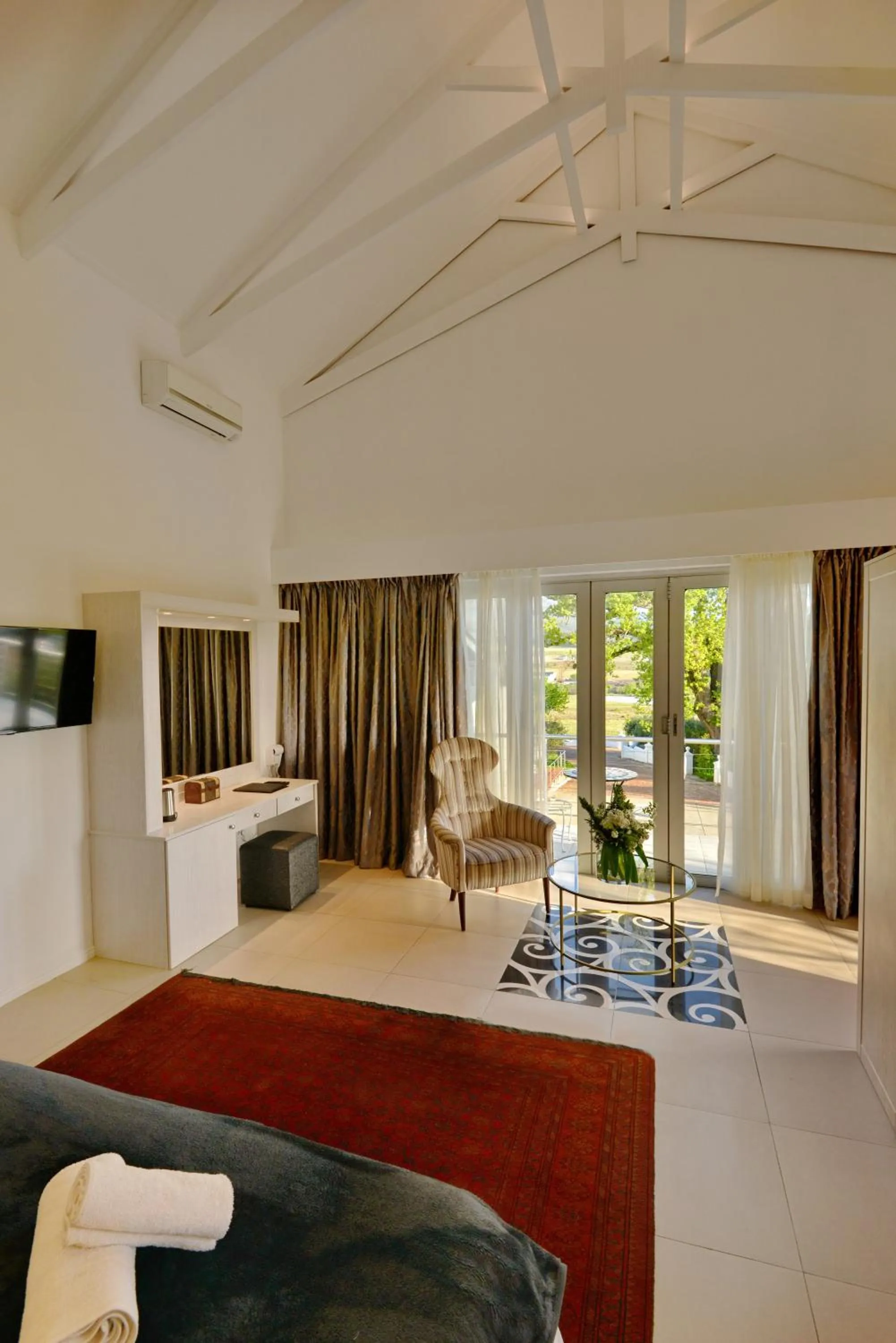 TV and multimedia, Bed in Val Du Charron Wine & Leisure Estate