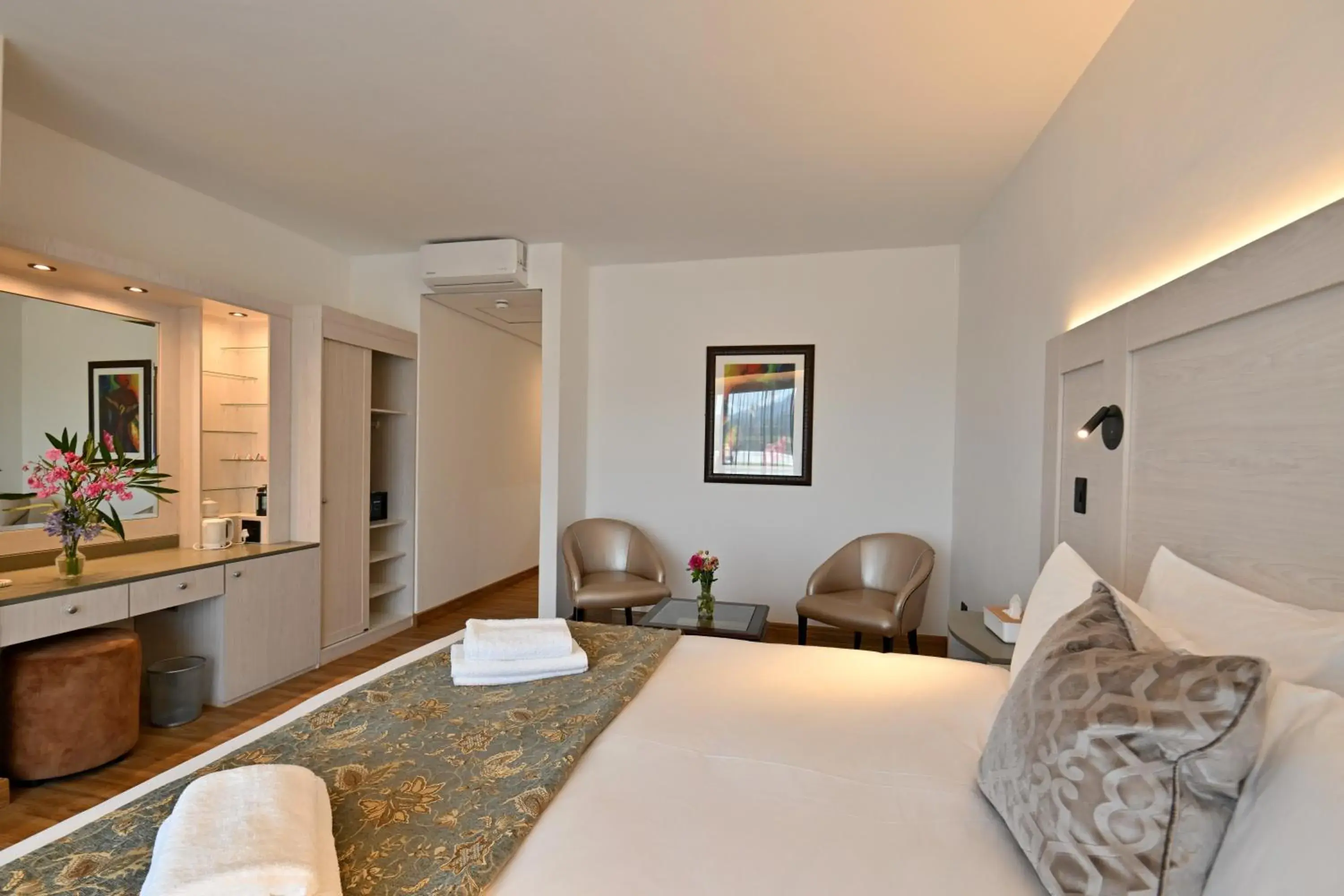 Double or Twin Room with Balcony - single occupancy in Val Du Charron Wine & Leisure Estate Double or Twin Room with Balcony - single occupancy in Val Du Charron Wine & Leisure Estate