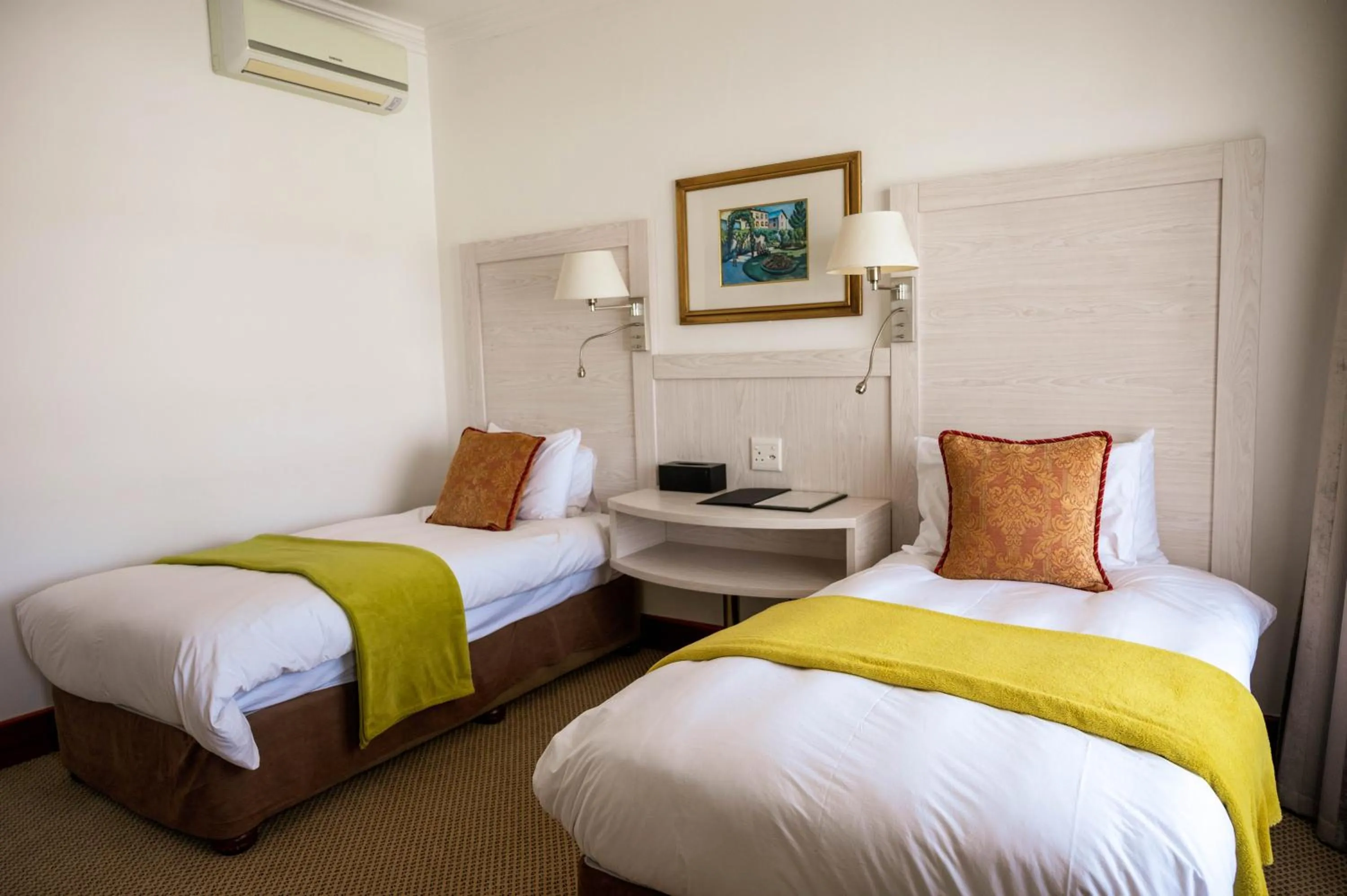 Bed in Val Du Charron Wine & Leisure Estate