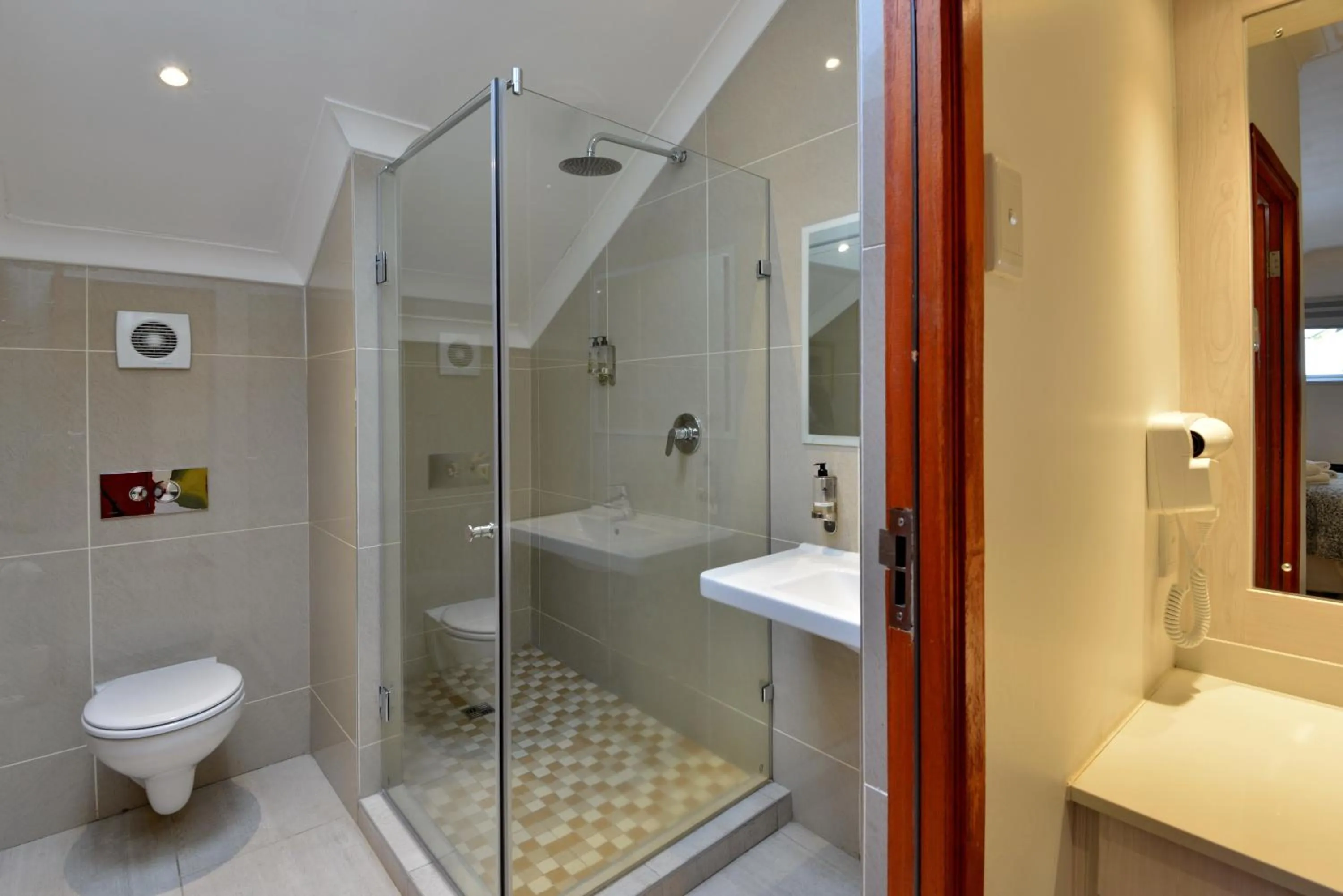 Shower in Val Du Charron Wine & Leisure Estate