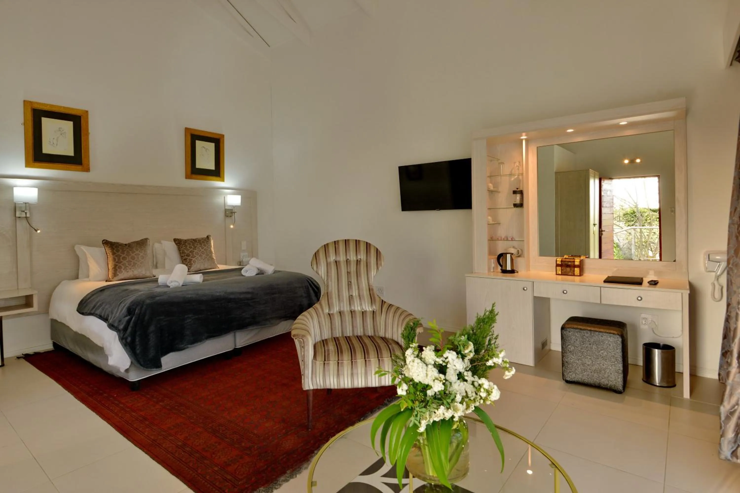 Photo of the whole room, Bed in Val Du Charron Wine & Leisure Estate