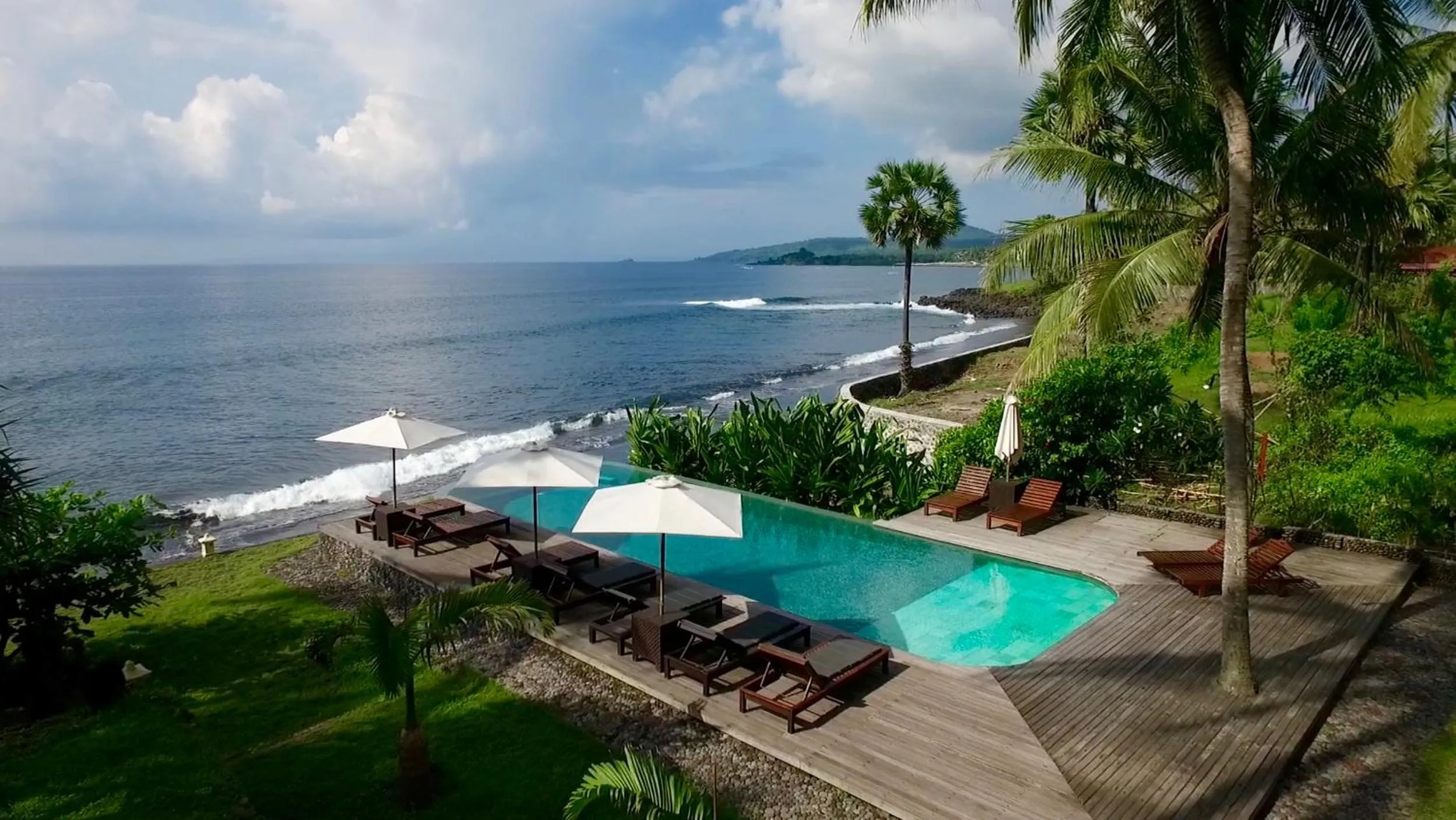 Swimming pool in Seraya Shores Bali