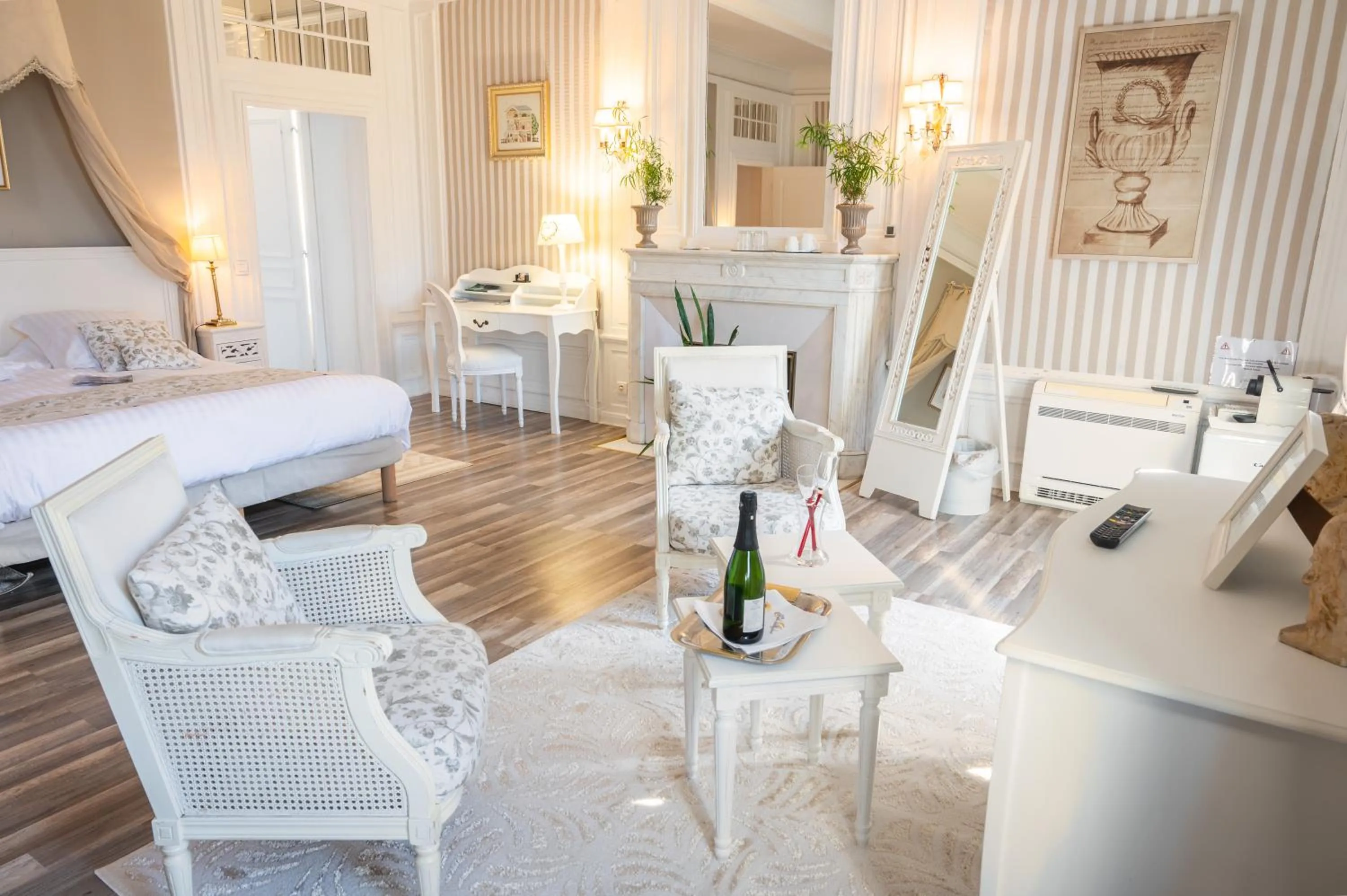 Seating area in Maison d'hôtes "Les Jardins de Mazamet"