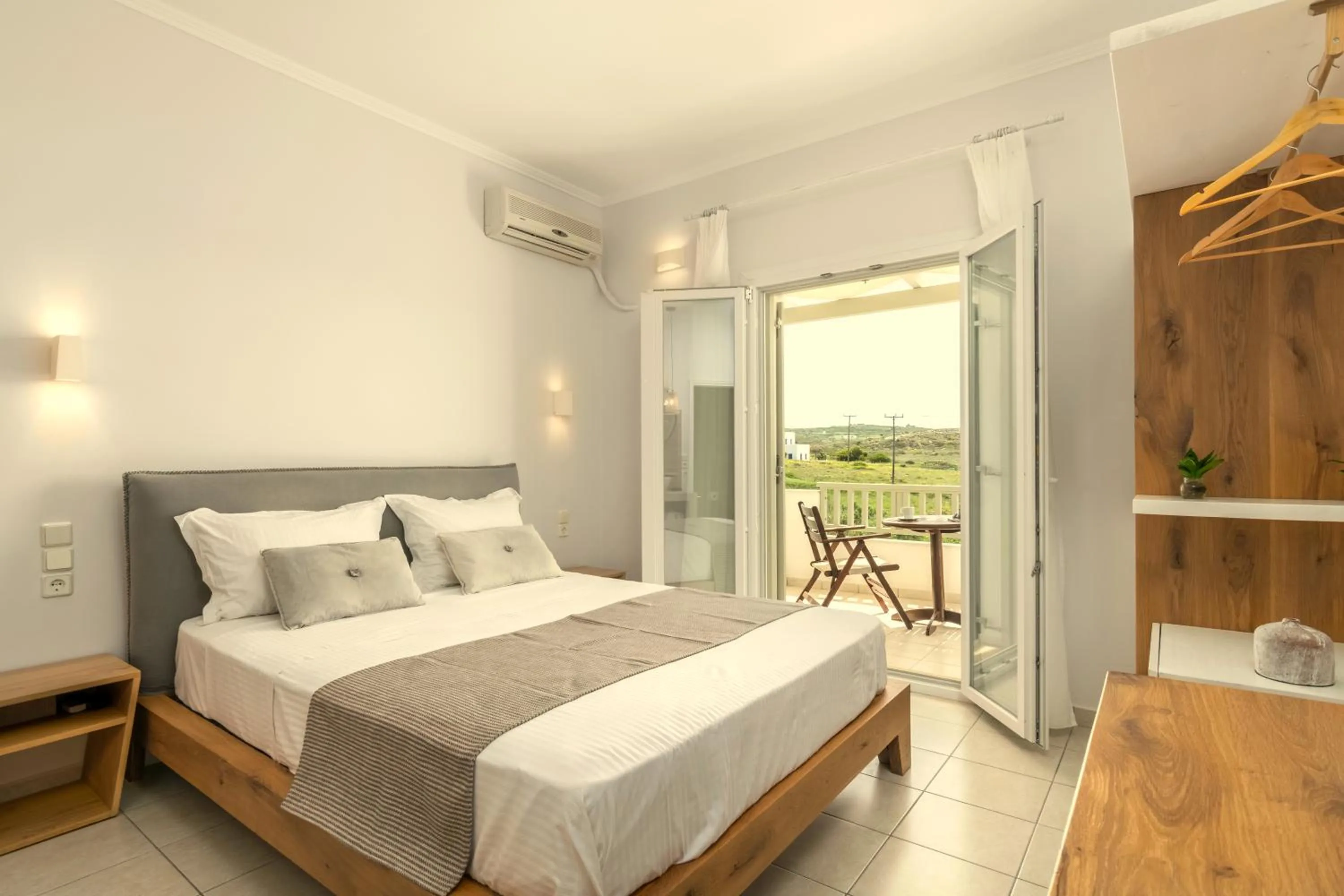 Photo of the whole room, Bed in Konstantinos