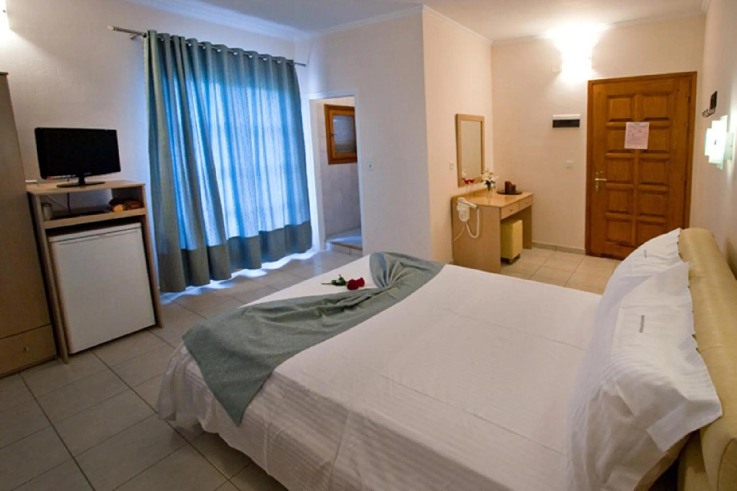 Photo of the whole room, Bed in Konstantinos