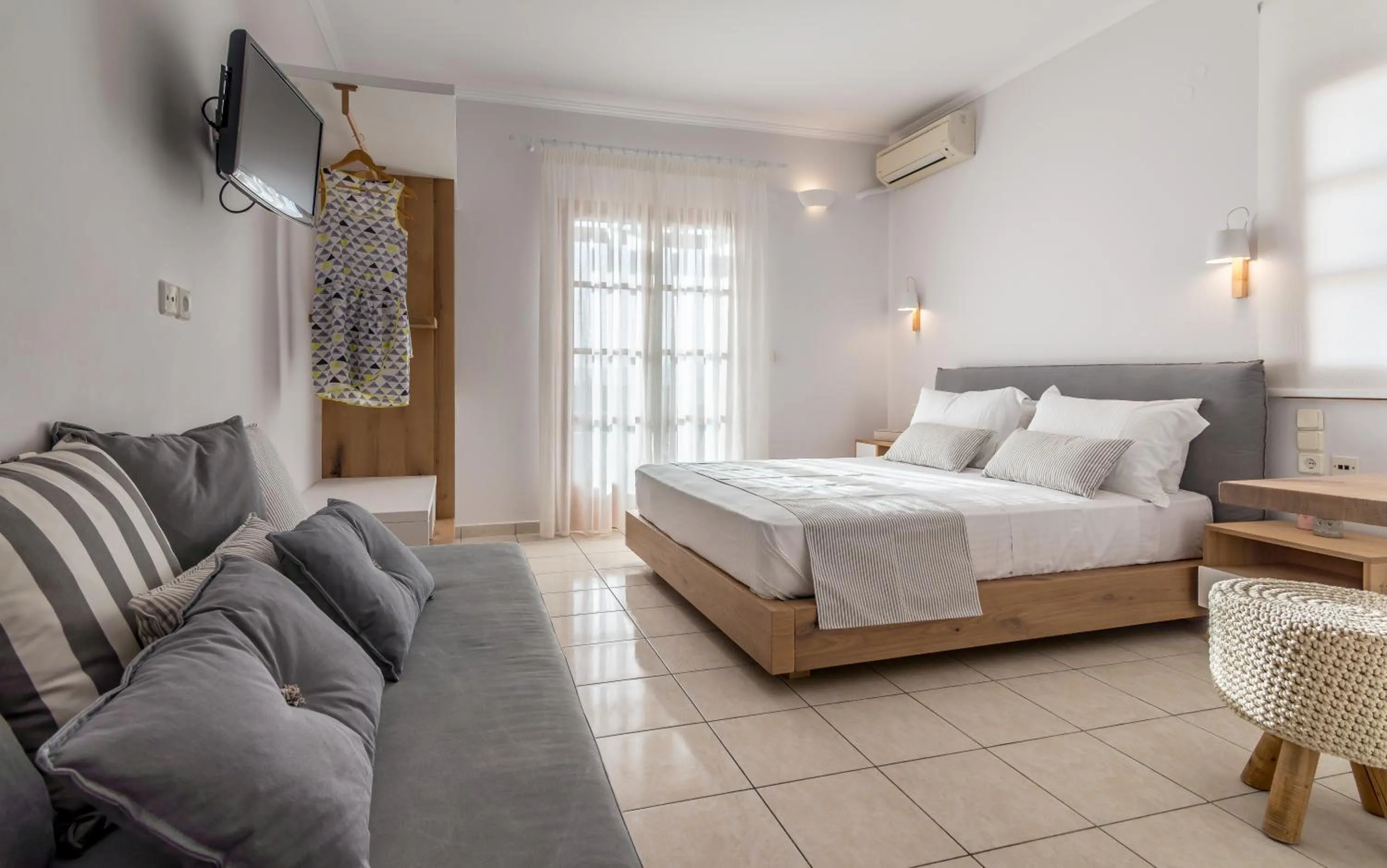 Coffee/tea facilities, Bed in Konstantinos