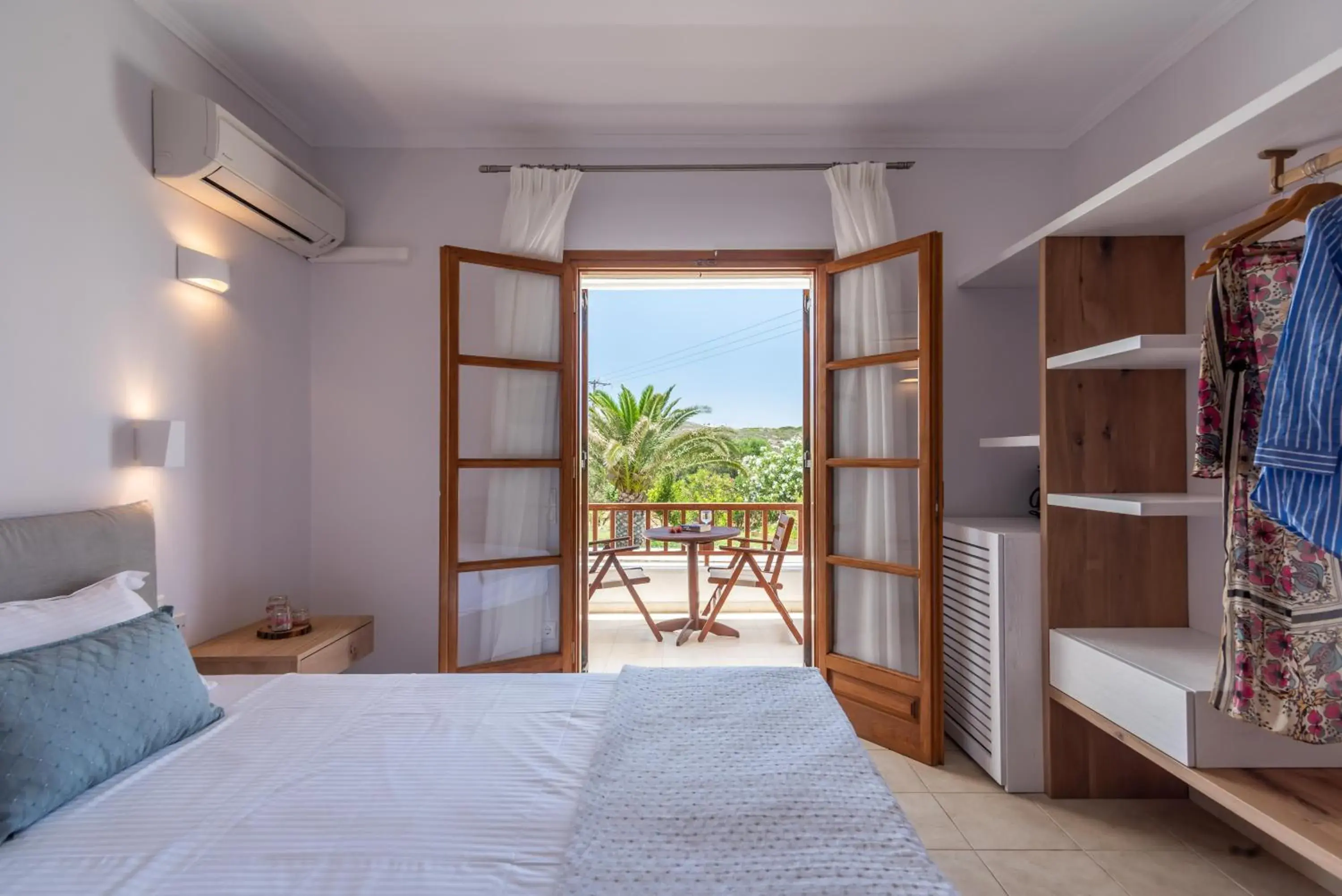 Coffee/tea facilities, Bed in Konstantinos Coffee/tea facilities, Bed in Konstantinos