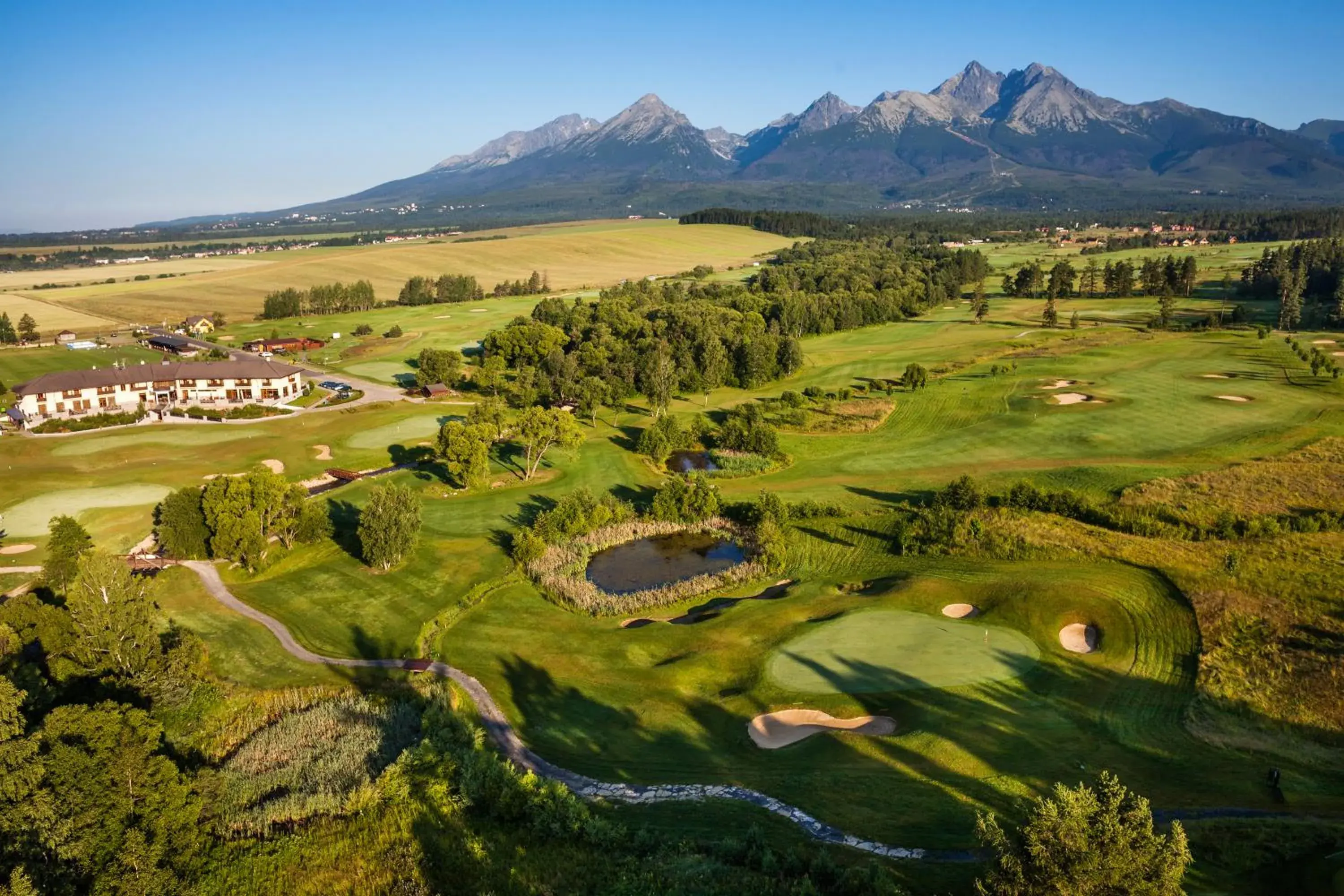 Property building in Hotel International Property building in Hotel International