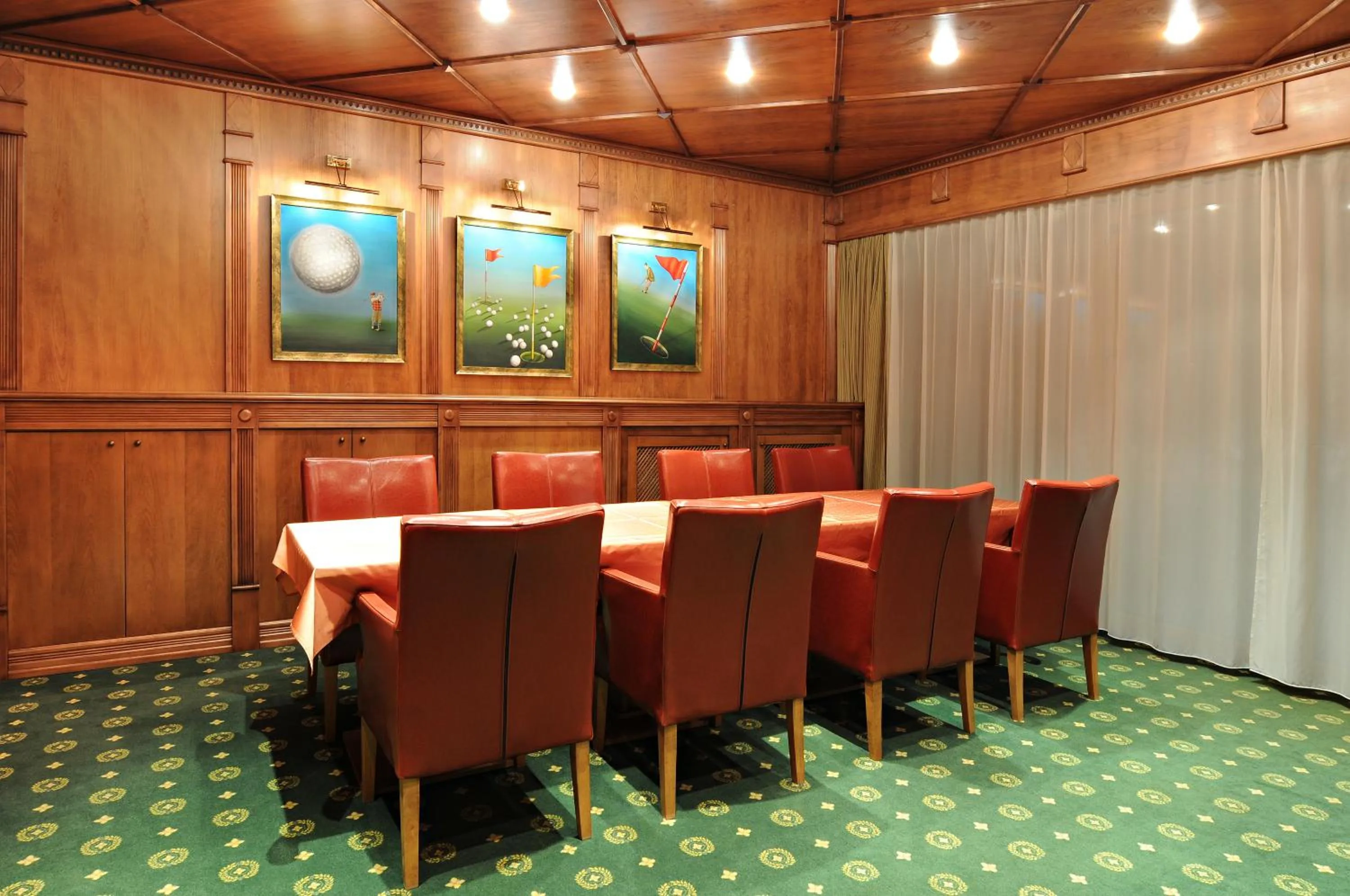 Business facilities in Hotel International