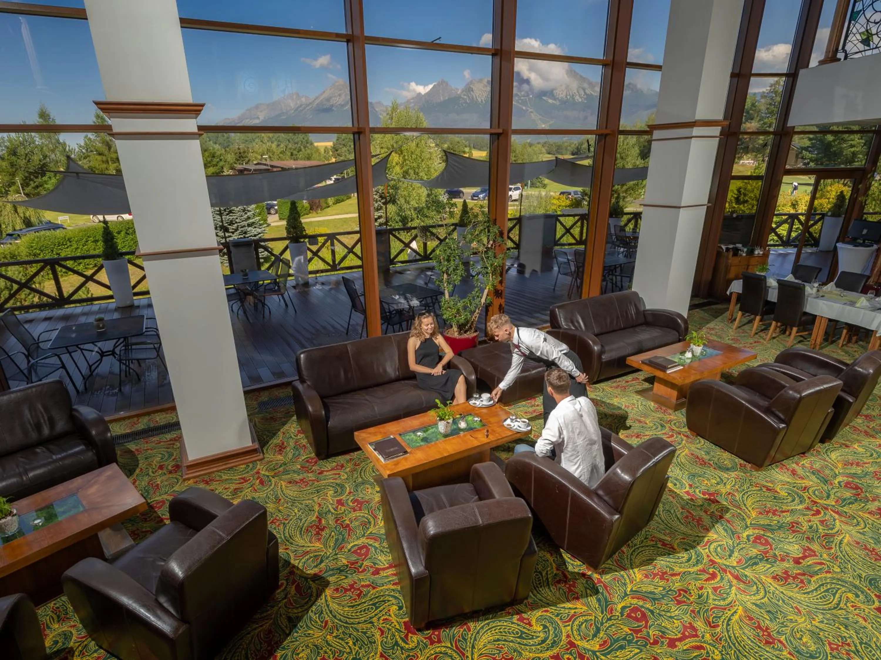 Restaurant/places to eat in Hotel International