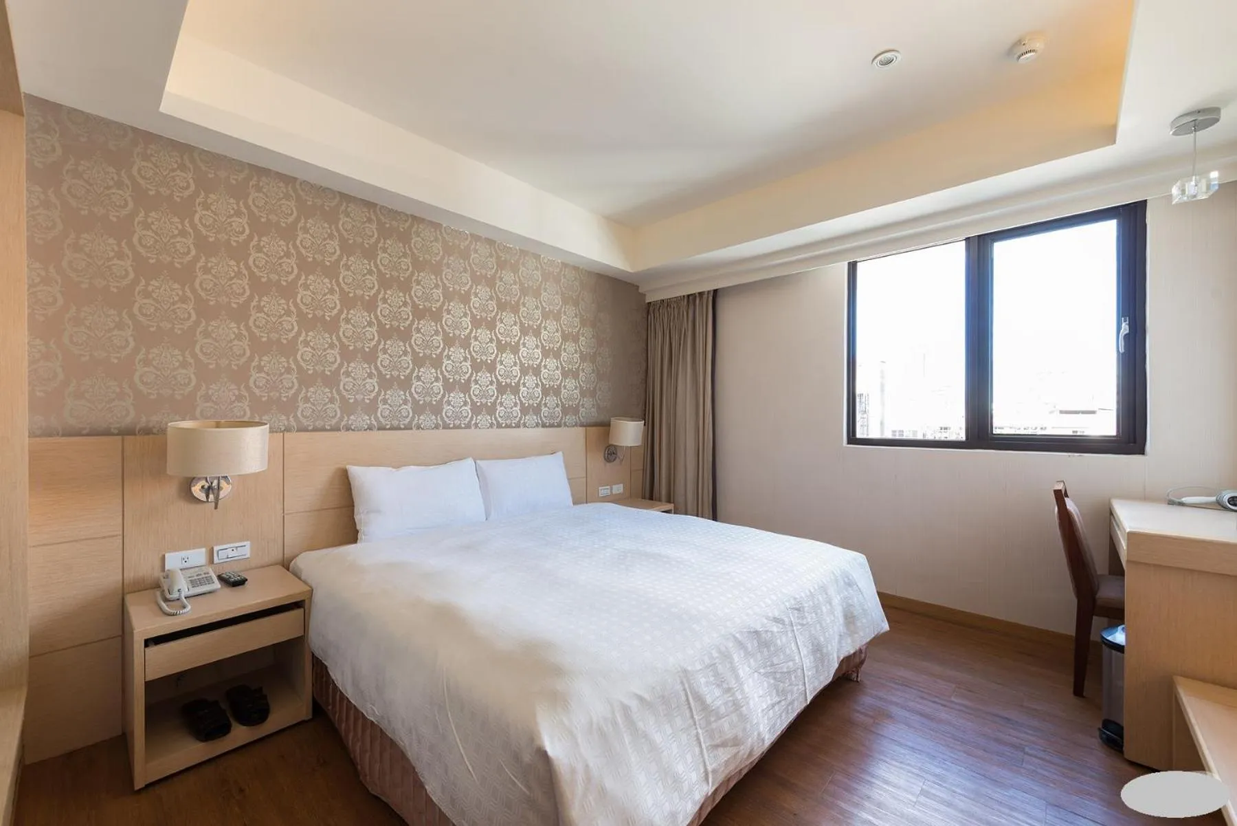 Bed in Paris Business Hotel